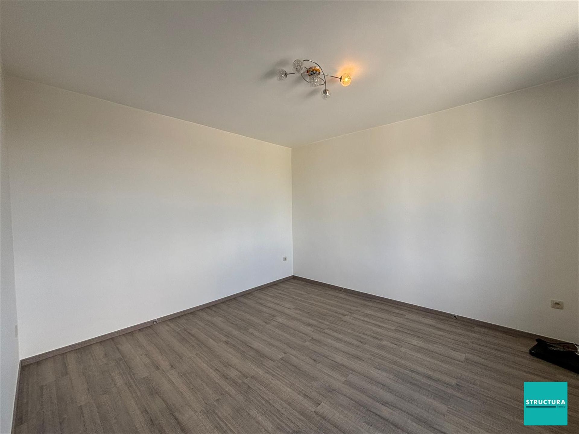 Volledig gerenoveerde, ruime woning met vlotte bereikbaarheid! foto 20