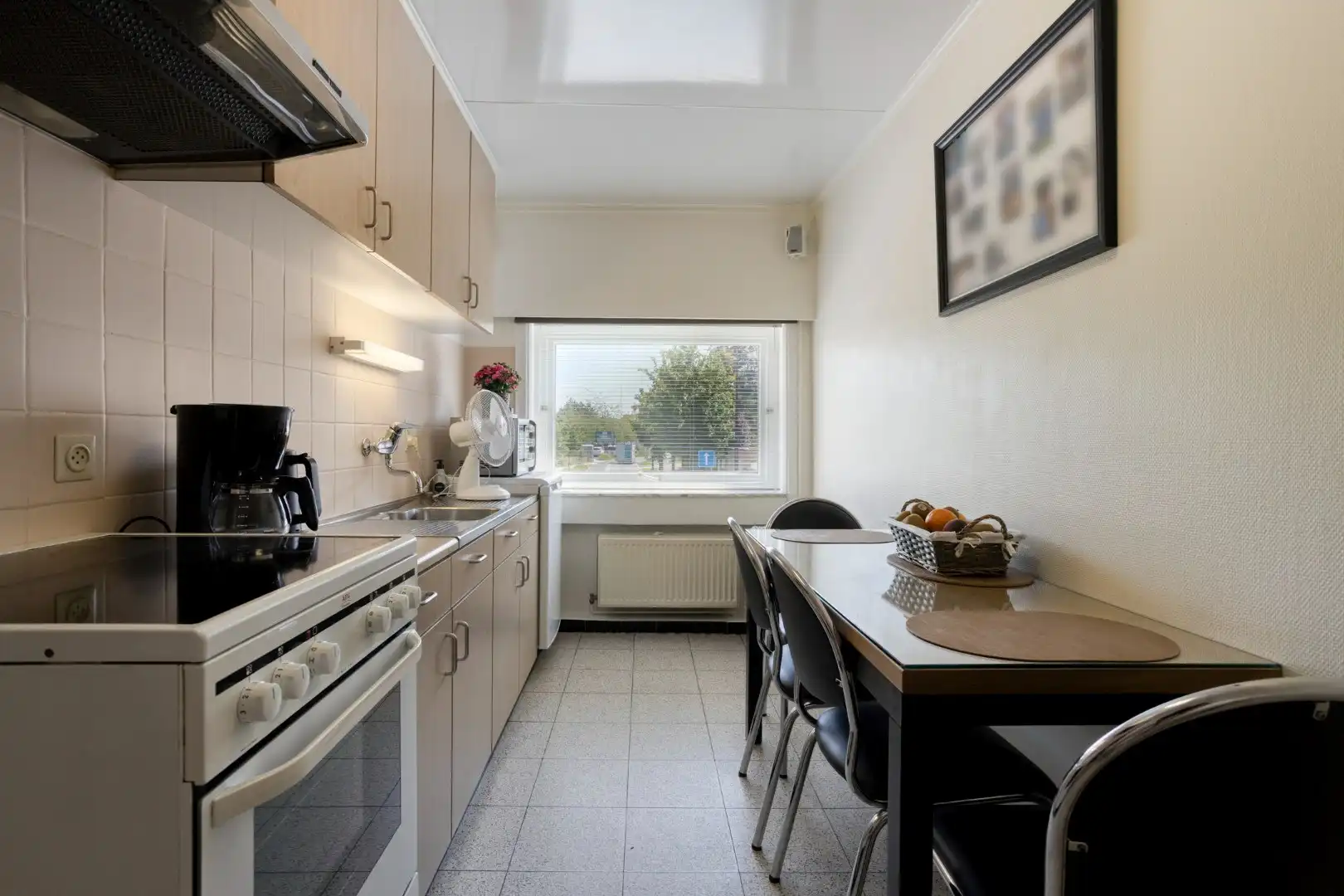 Appartement met 2 slaapkamers en ruime garage! foto 6