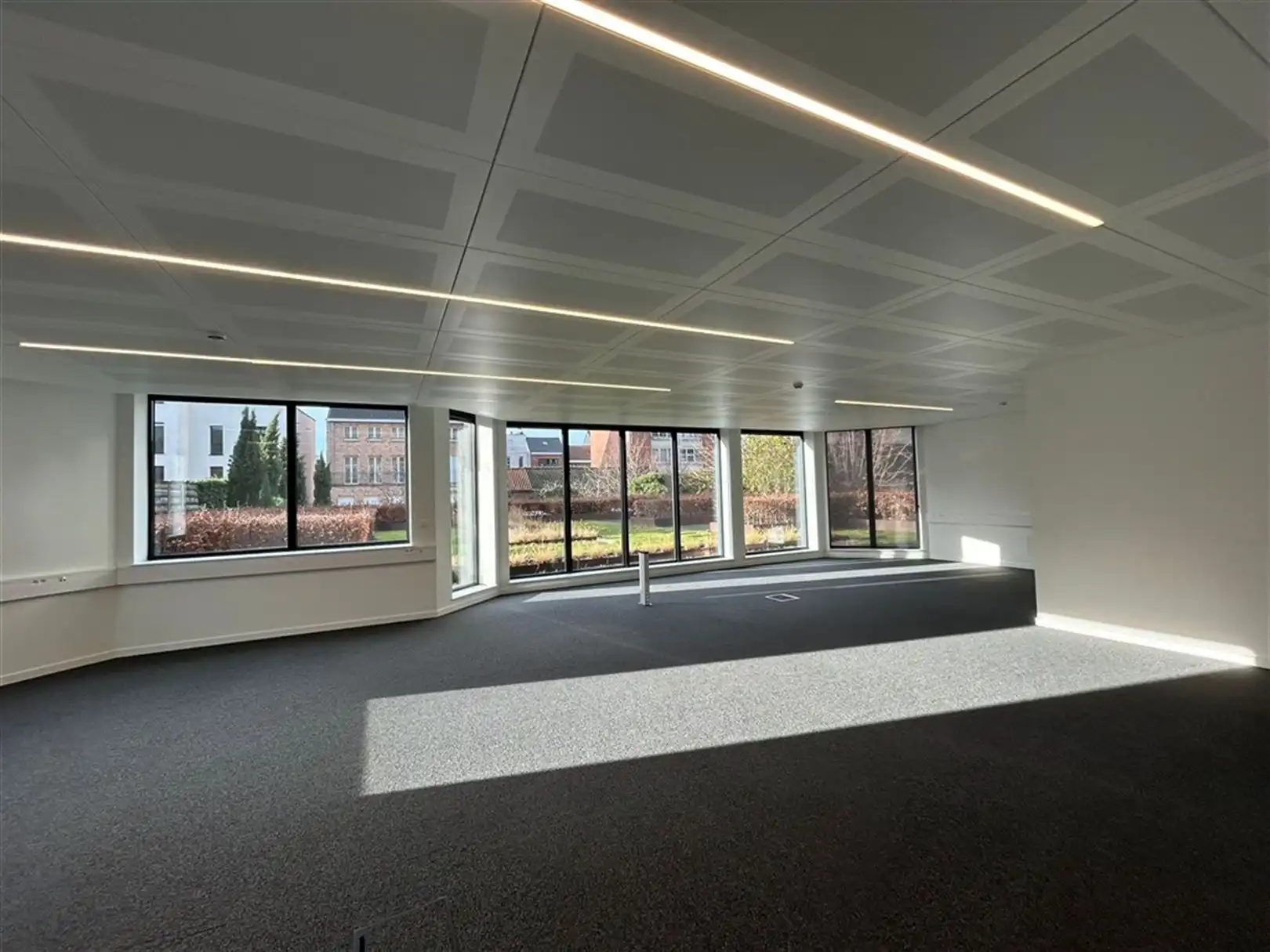 Volledig rerenoveerde kantoren te huur vanaf 150 m² foto 10
