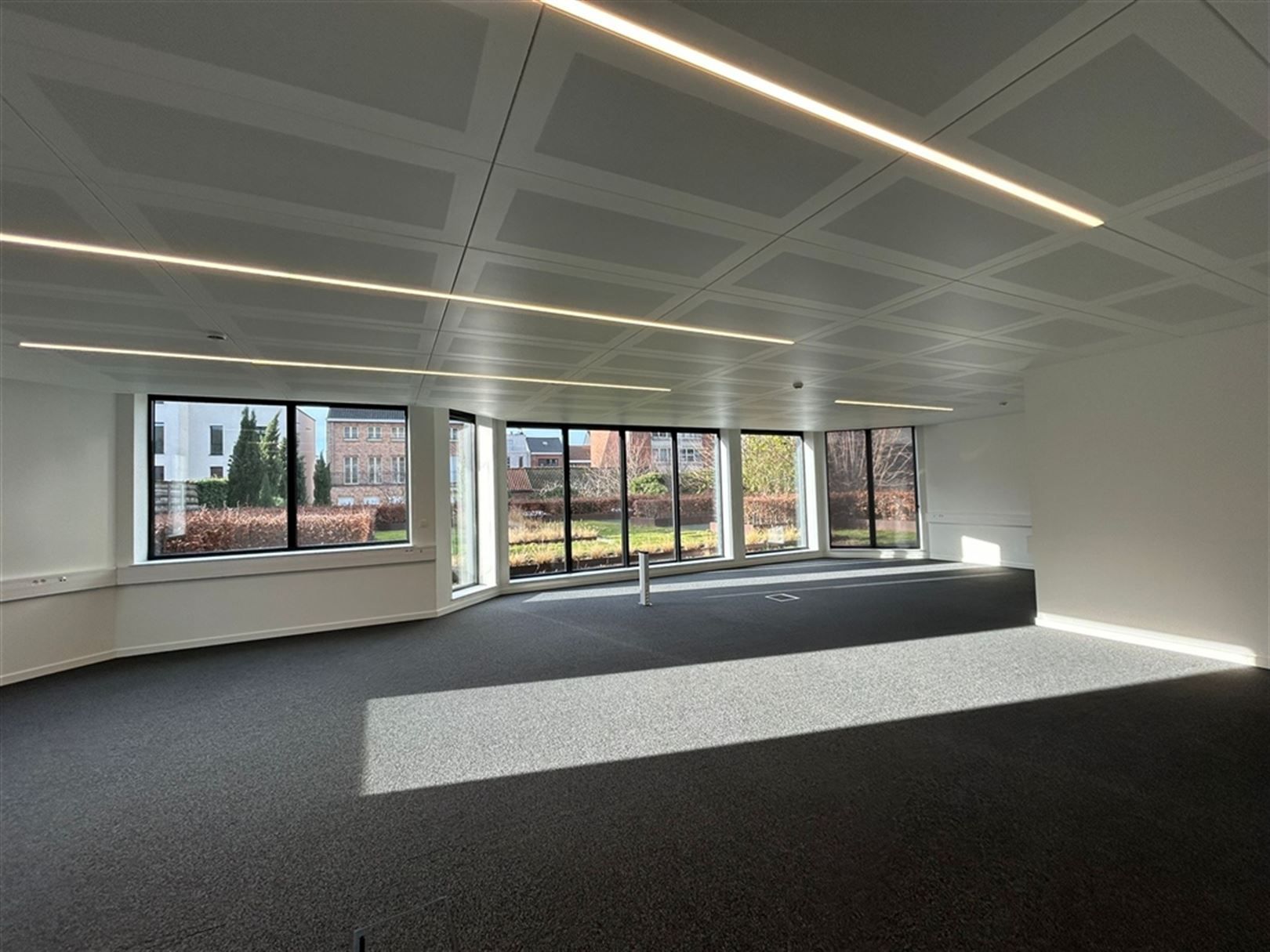 Volledig rerenoveerde kantoren te huur vanaf 150 m² foto 10