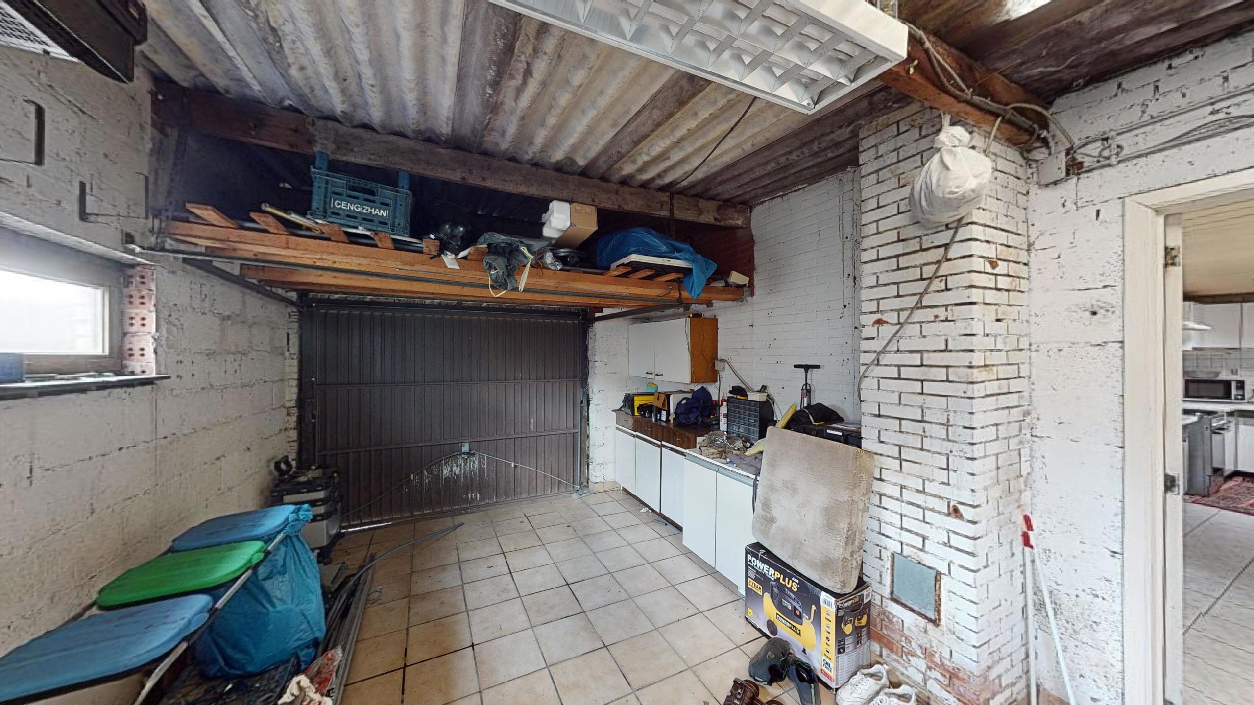 Te renoveren woning met potentieel te koop in Houthalen! foto 21