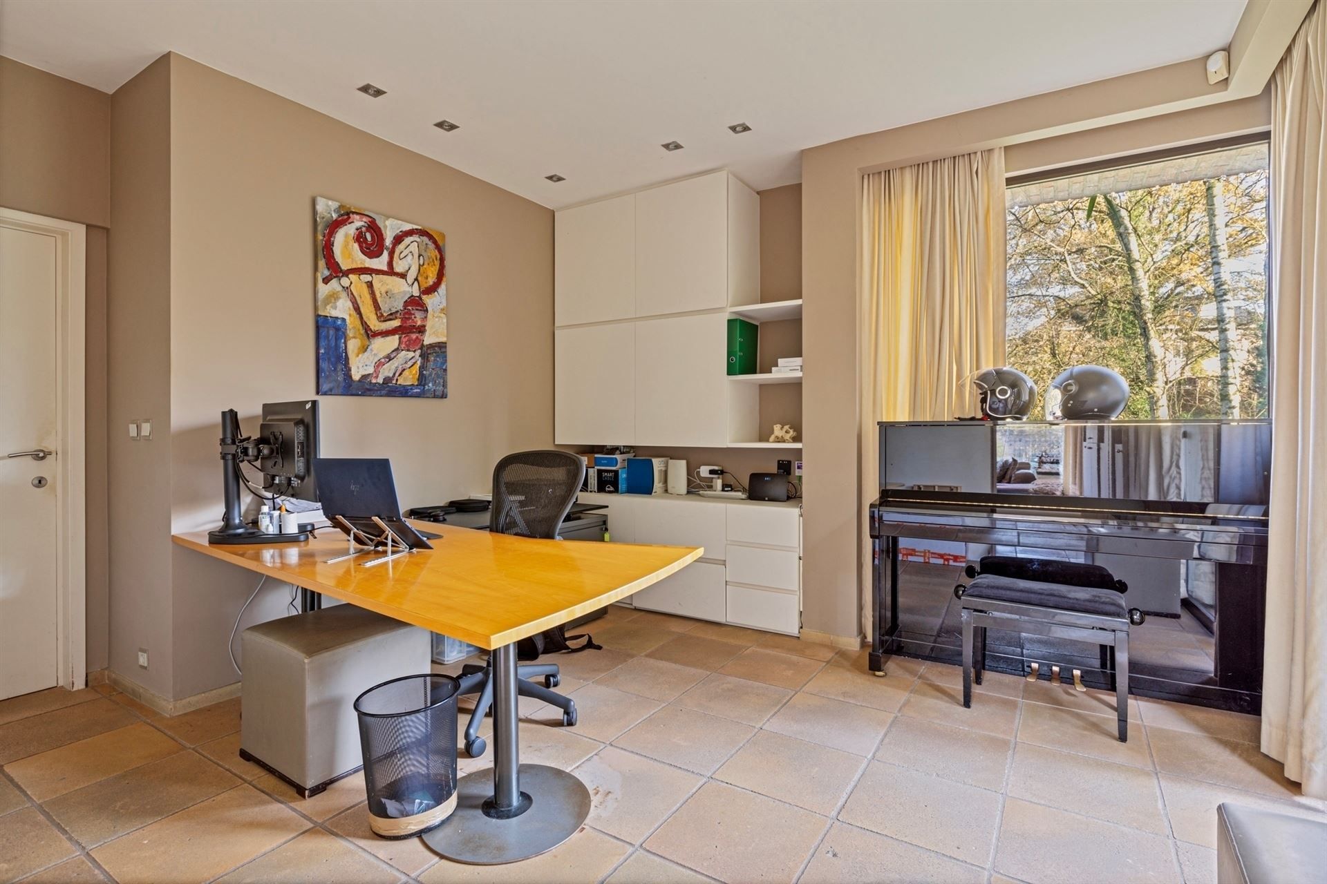 Ruime klassieke villa met zwembad in doodlopende straat foto 17