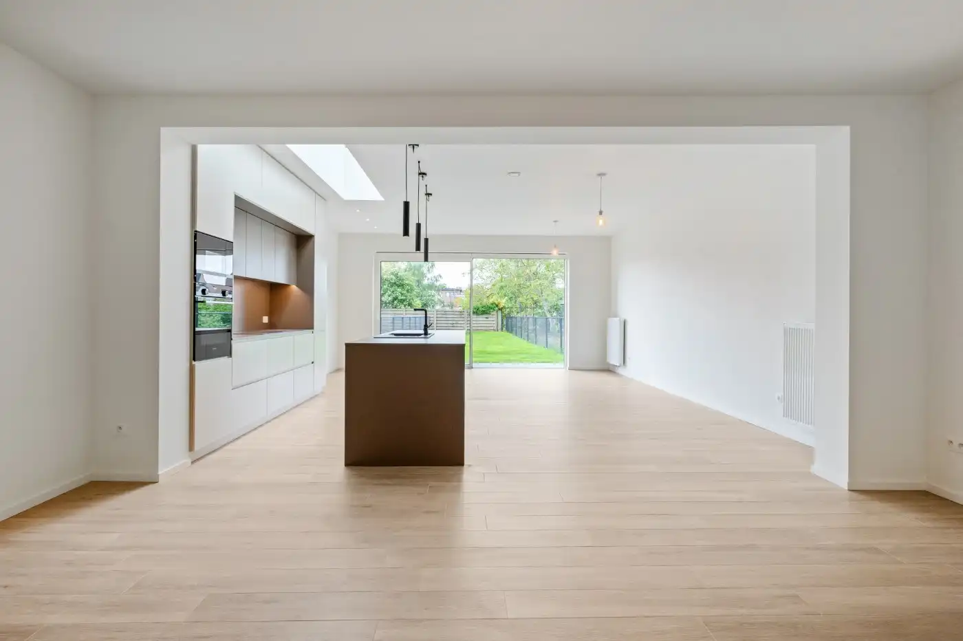 Volledig gerenoveerde, instapklare woning met 3 slpk. en grote tuin foto 3