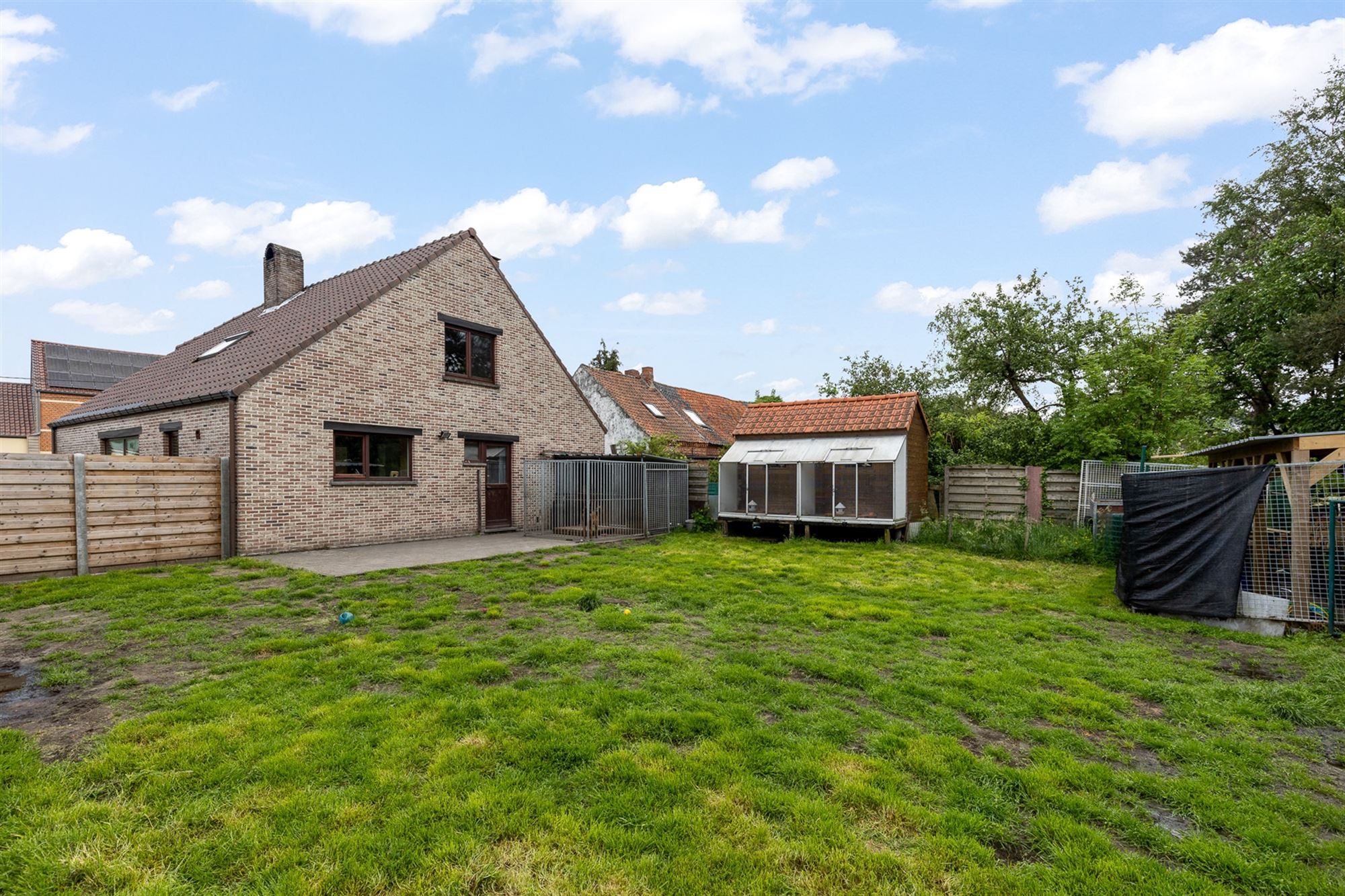 VRIJSTAANDE WONING MET 3 SLAAPKAMERS RUSTIG GELEGEN OP DE KERKHOVENWEG OP EEN RUIM PERCEEL VAN 11A87CA foto 2