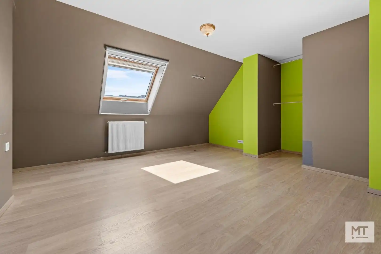 Ruim appartement (109 m²) met 2 slaapkamers en garage te koop in de dorpskern van Beselare foto 11