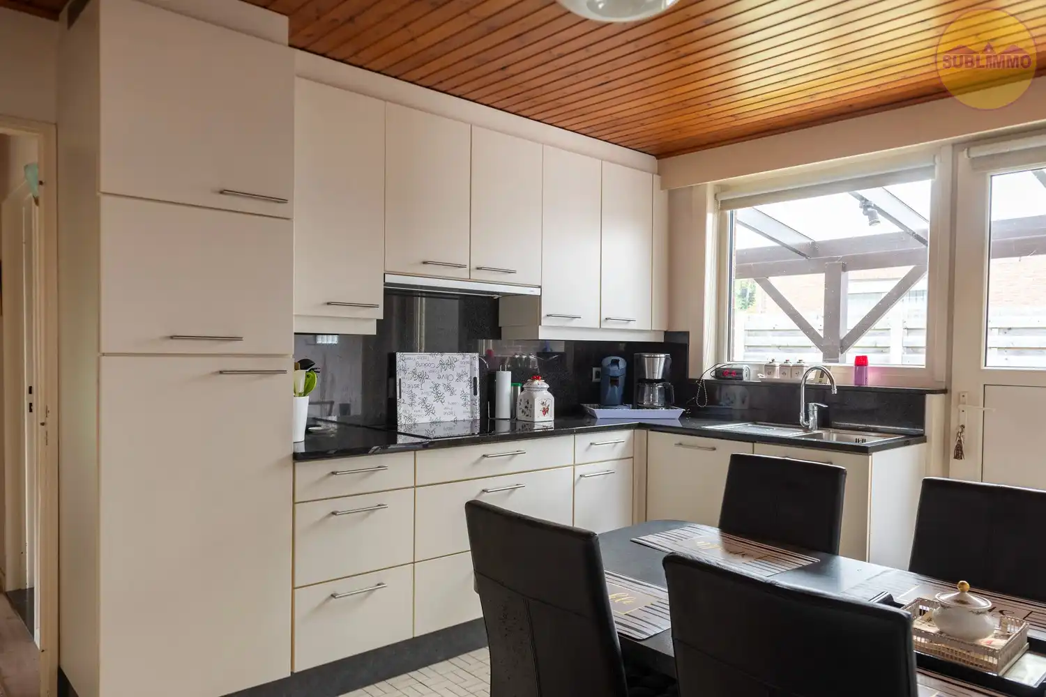 Verzorgde gelijkvloerse woning met 3 slaapkamers en tuin, vlak bij het centrum van Dessel foto 3