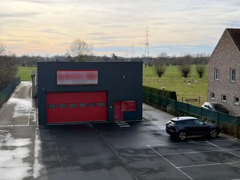 Bedrijfsgebouw met woning te koop foto 2