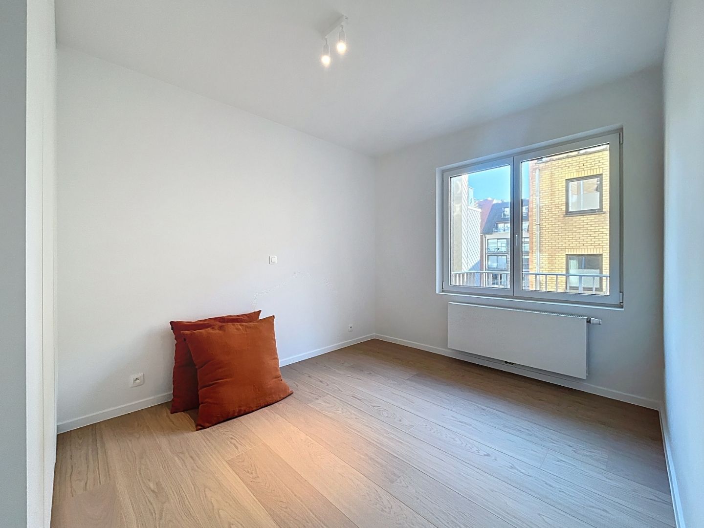 Gerenoveerd  twee slaapkamer appartement met frontaal zeezicht én centrale ligging foto 9