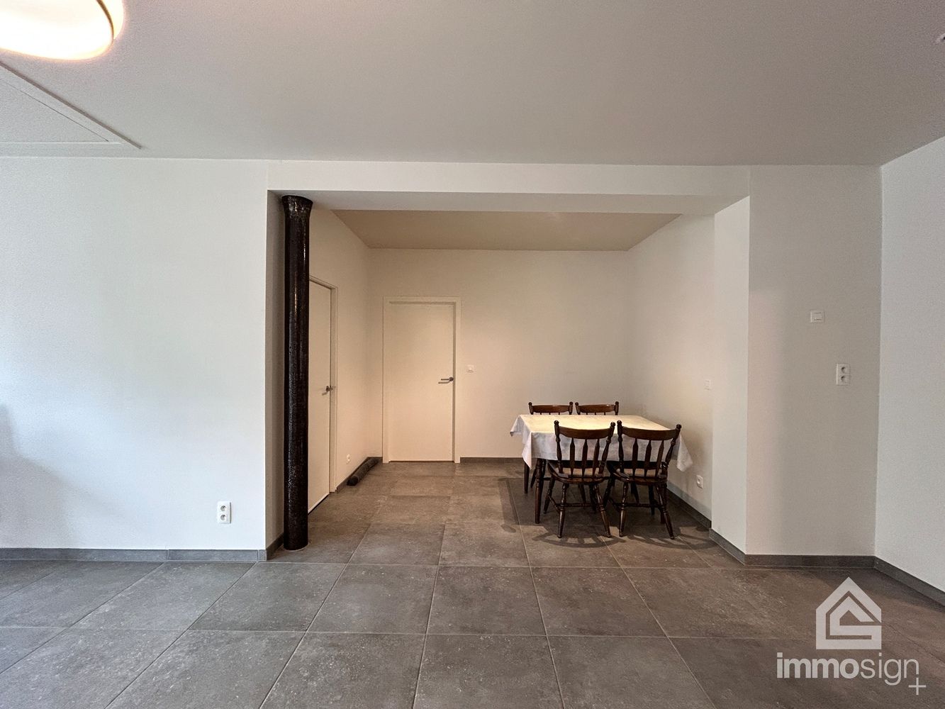 Volledig gerenoveerde gelijkvloerse éénslaapkamerwoning te Reppel! foto 6