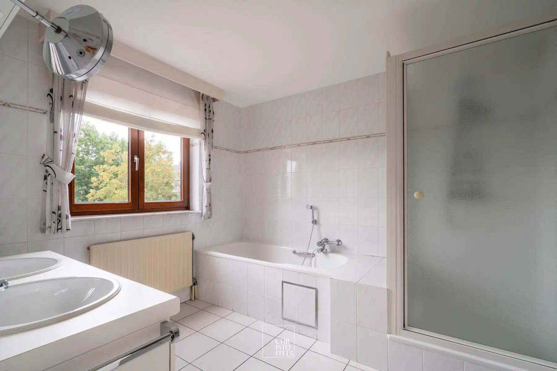 Riant appartement (239m²) met twee garageboxen in Lanaken-centrum! foto 14