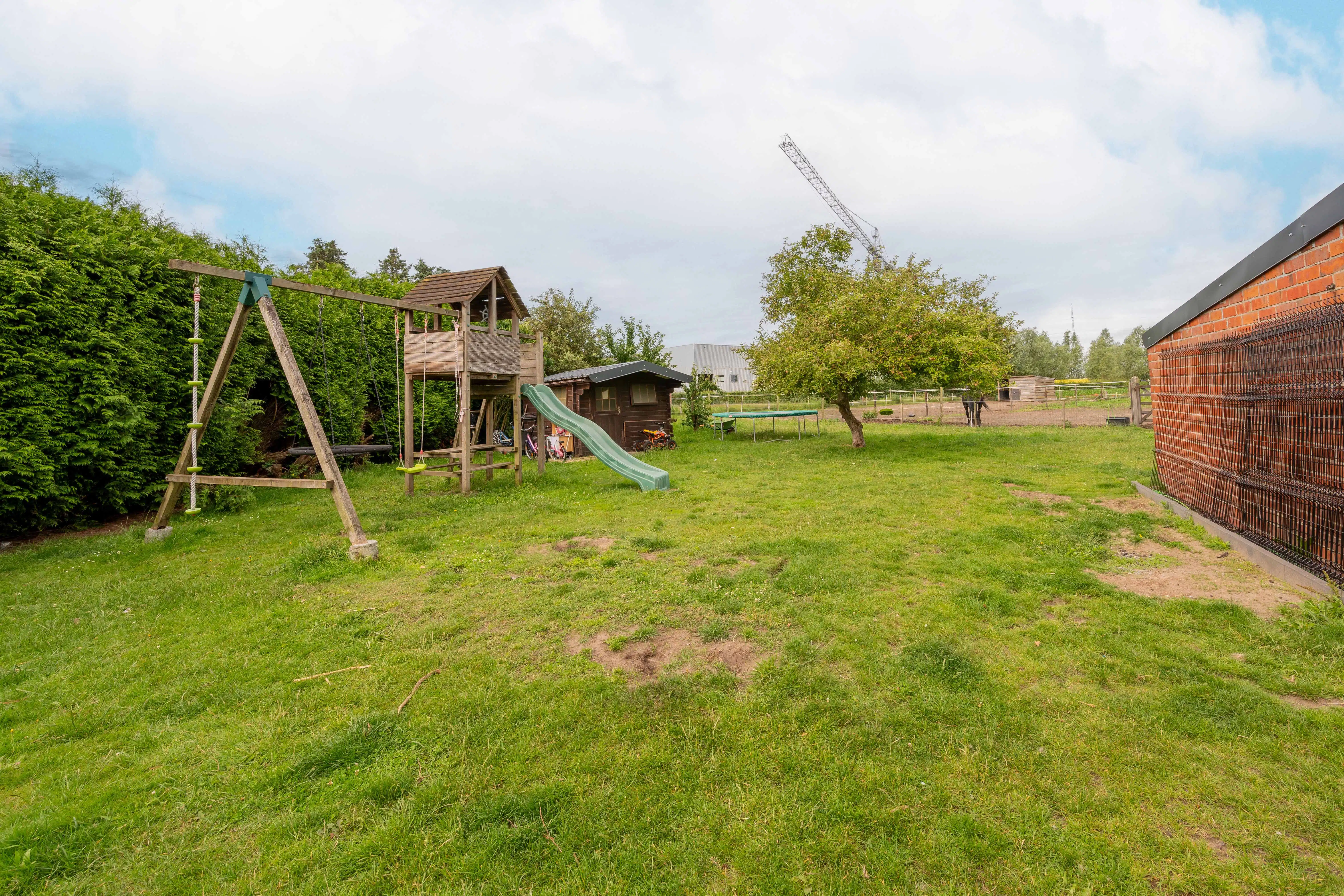 Rustig wonen in een charmante woning met ca. 31 are grond foto 5