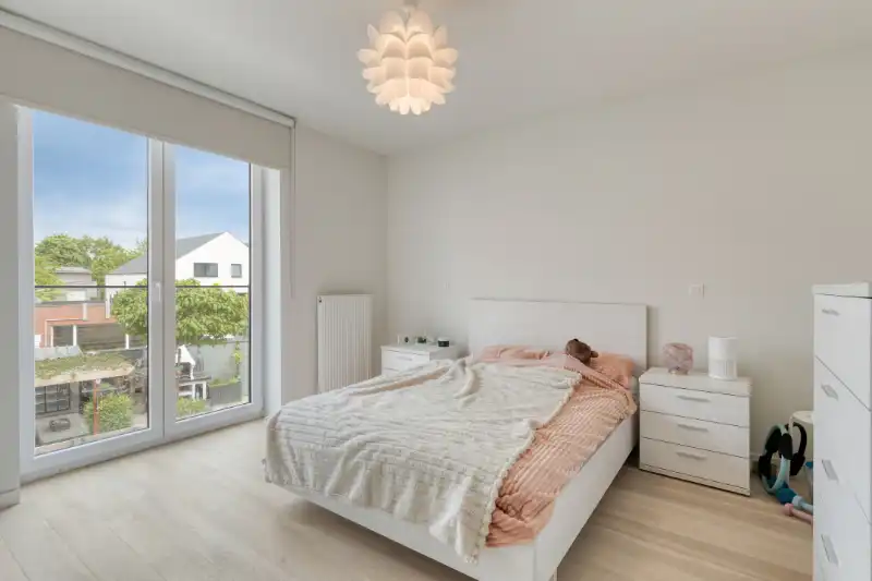 Stijlvol 2-slaapkamerappartement met autostaanplaats op een rustige ligging. foto 6