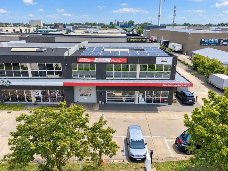 Uitstekend KMO-gebouw met Magazijn, Kantoren, en Parkeerfaciliteiten foto 18