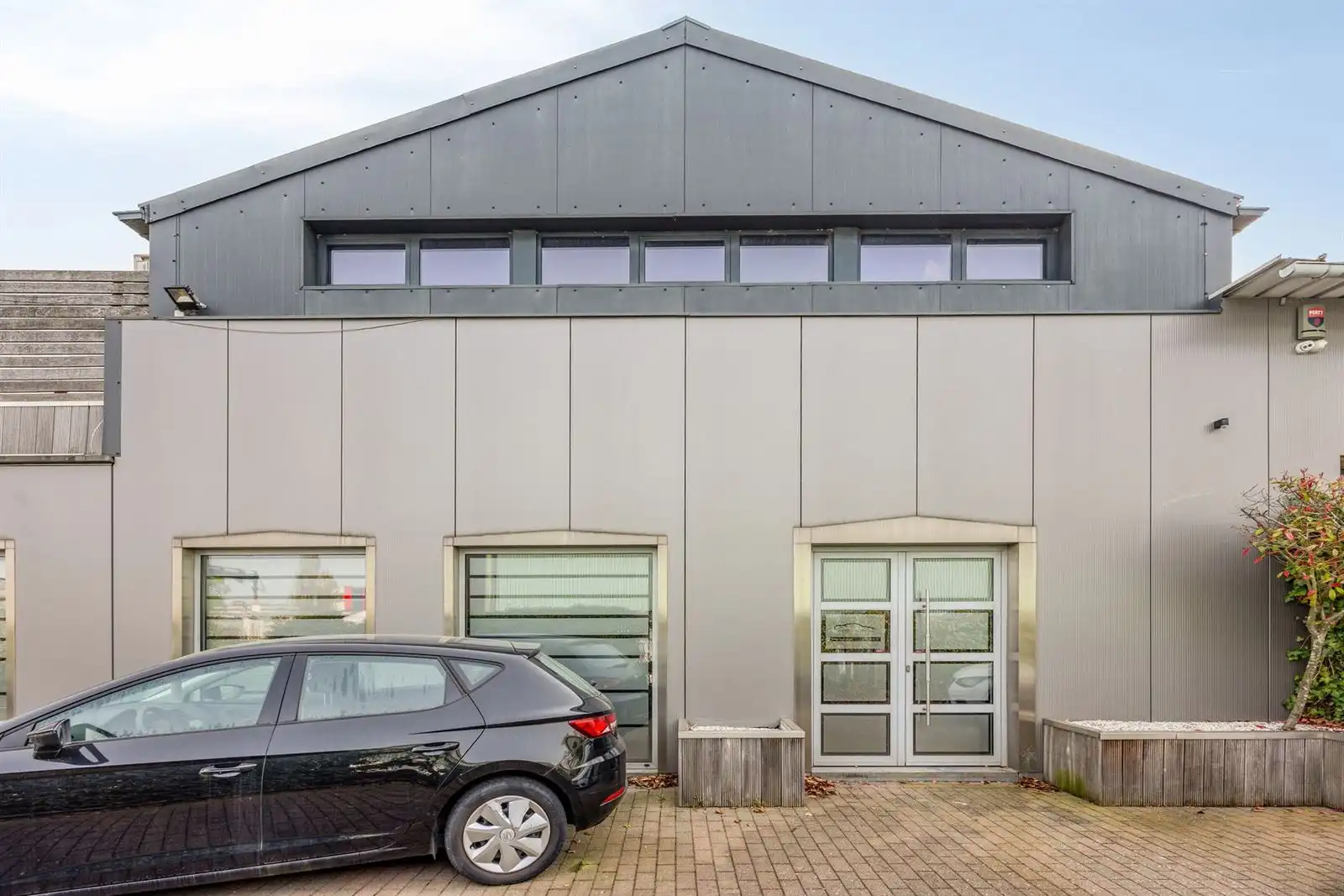 Opbrengsteigendom: woning, loft en loods met bureau te koop foto 3