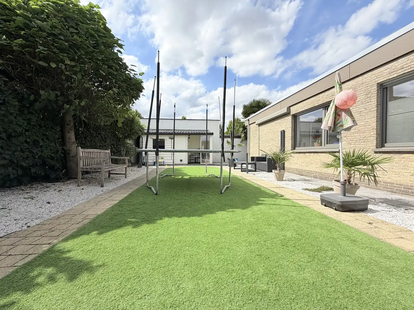 Alleenstaande woning met handelsruimte foto 17