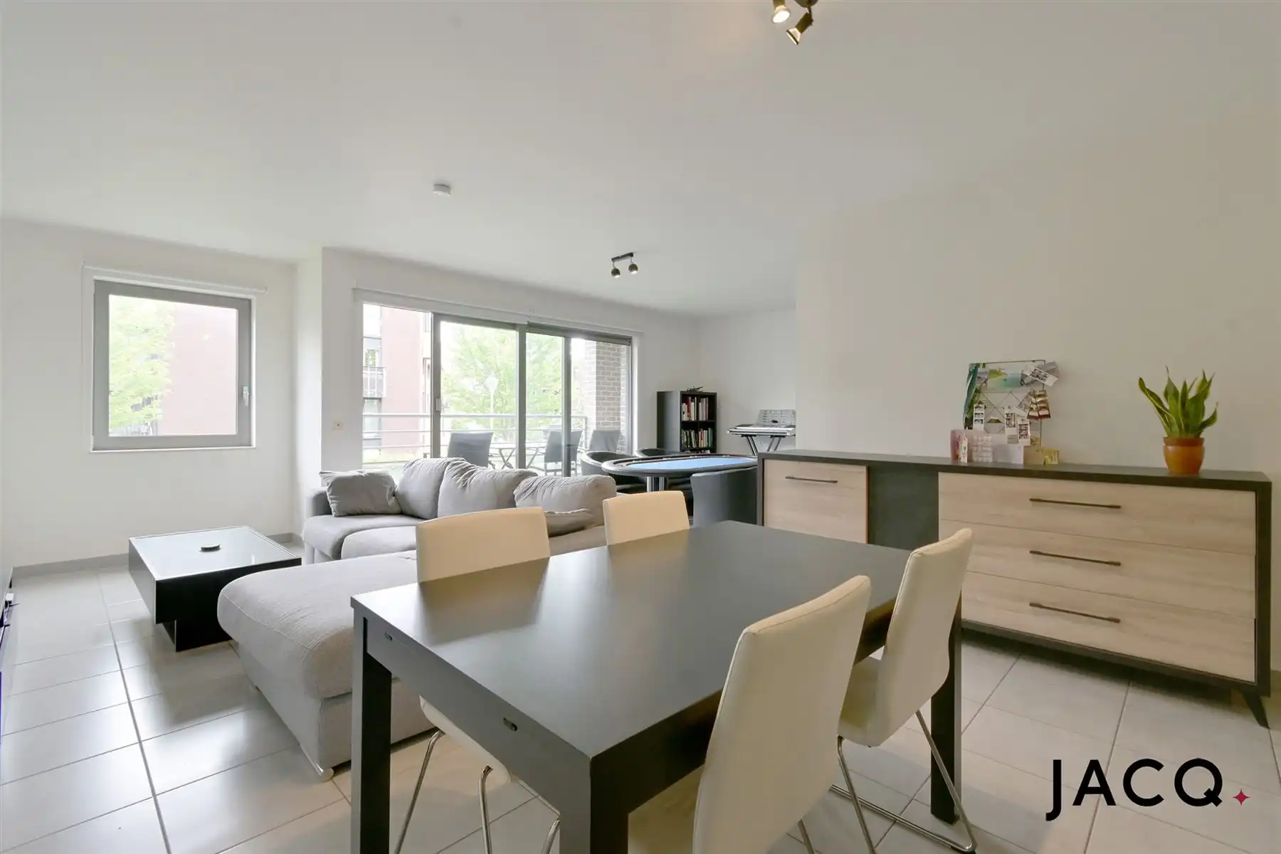 Instapklaar appartement met 2 slaapkamers op toplocatie! foto 5