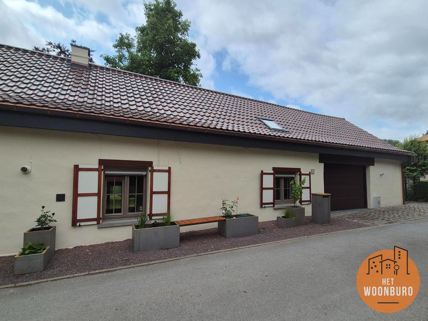 Woning HOB met garage en tuin foto {{pictureIndex}}