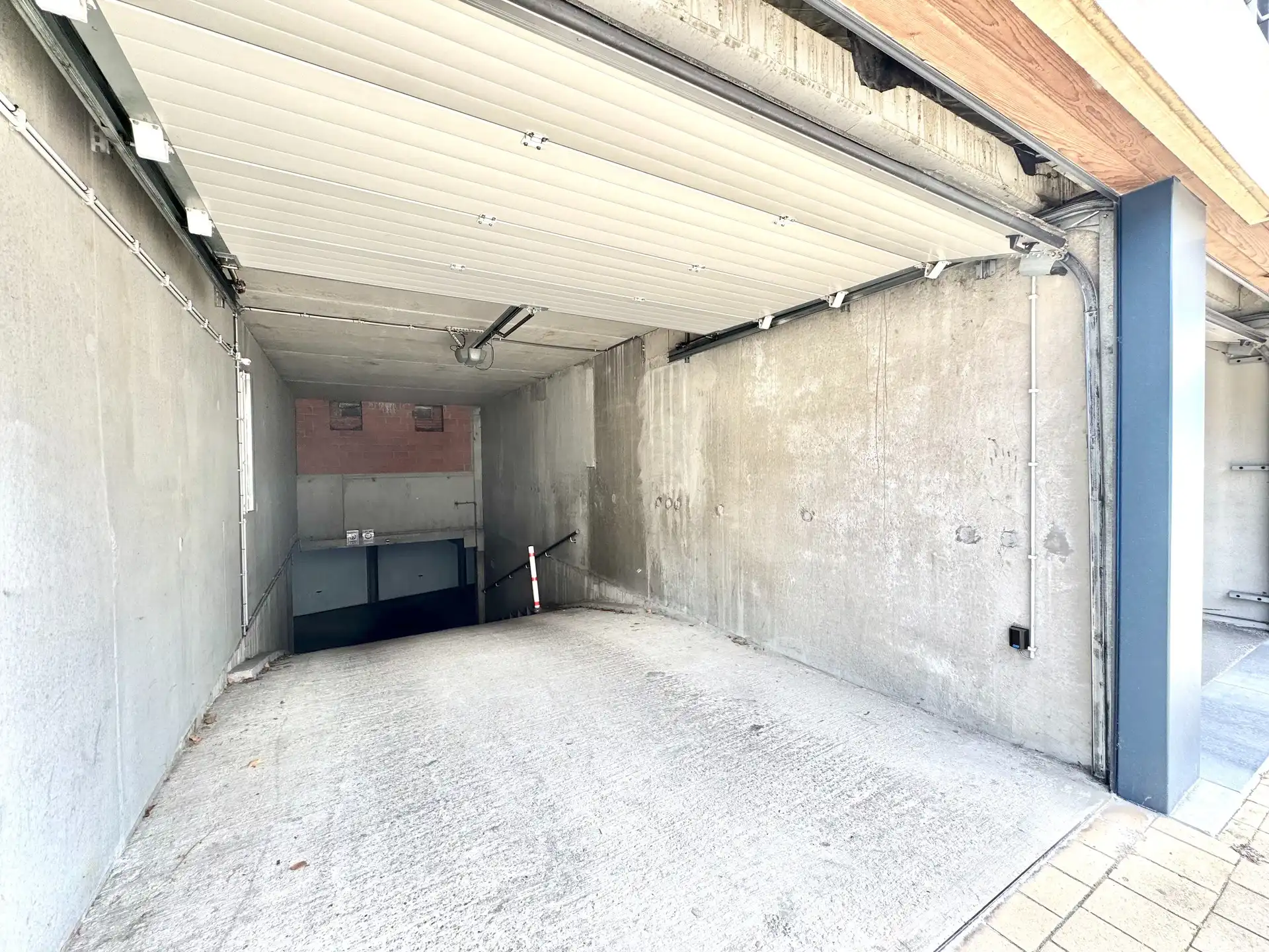 RUIM EN DEGELIJK APPARTEMENT | 2 KAMERS | TERRAS | GARAGE foto 21