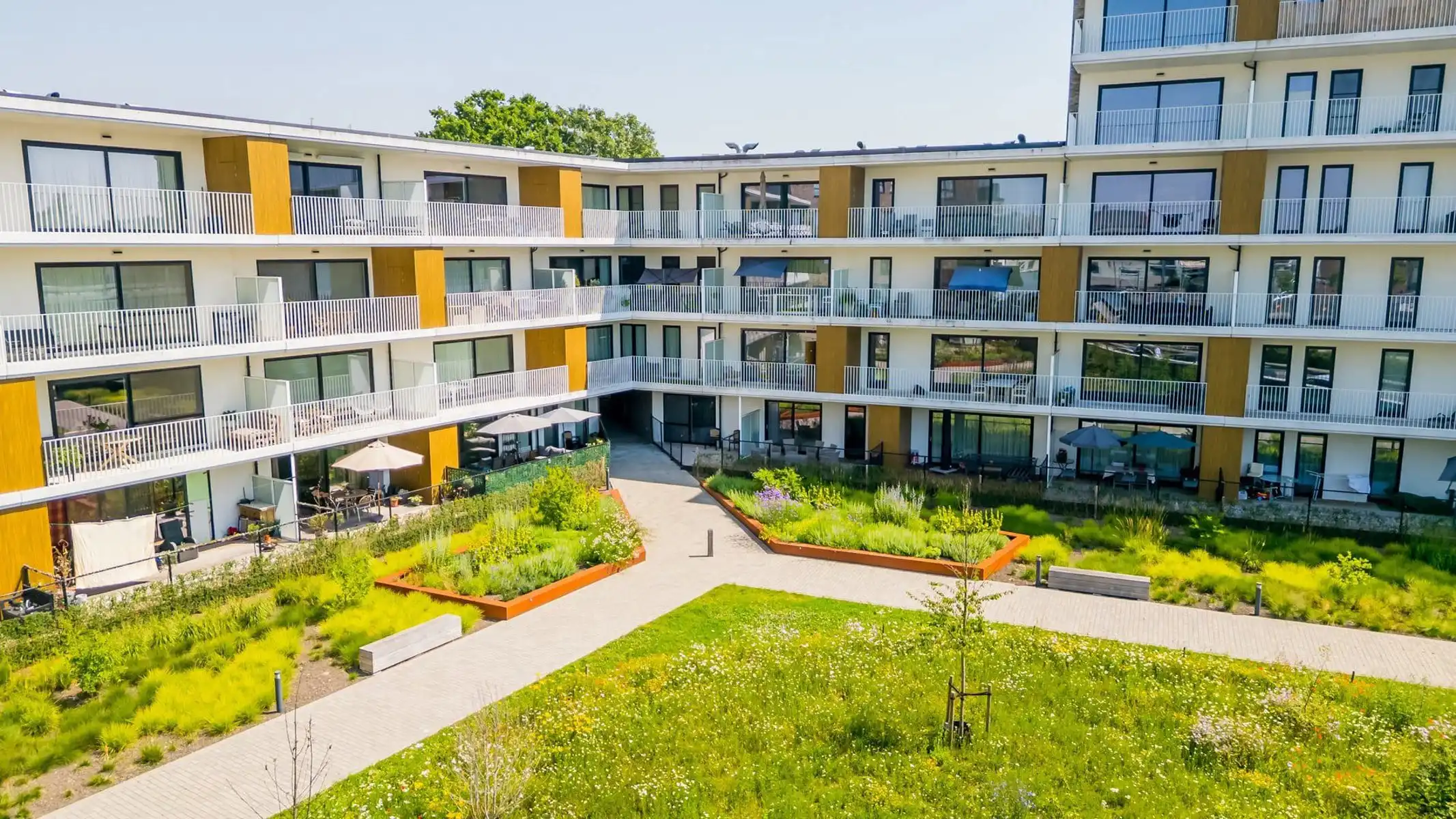 Instapklaar appartement met 2 slpks, terras en staanplaats foto 28