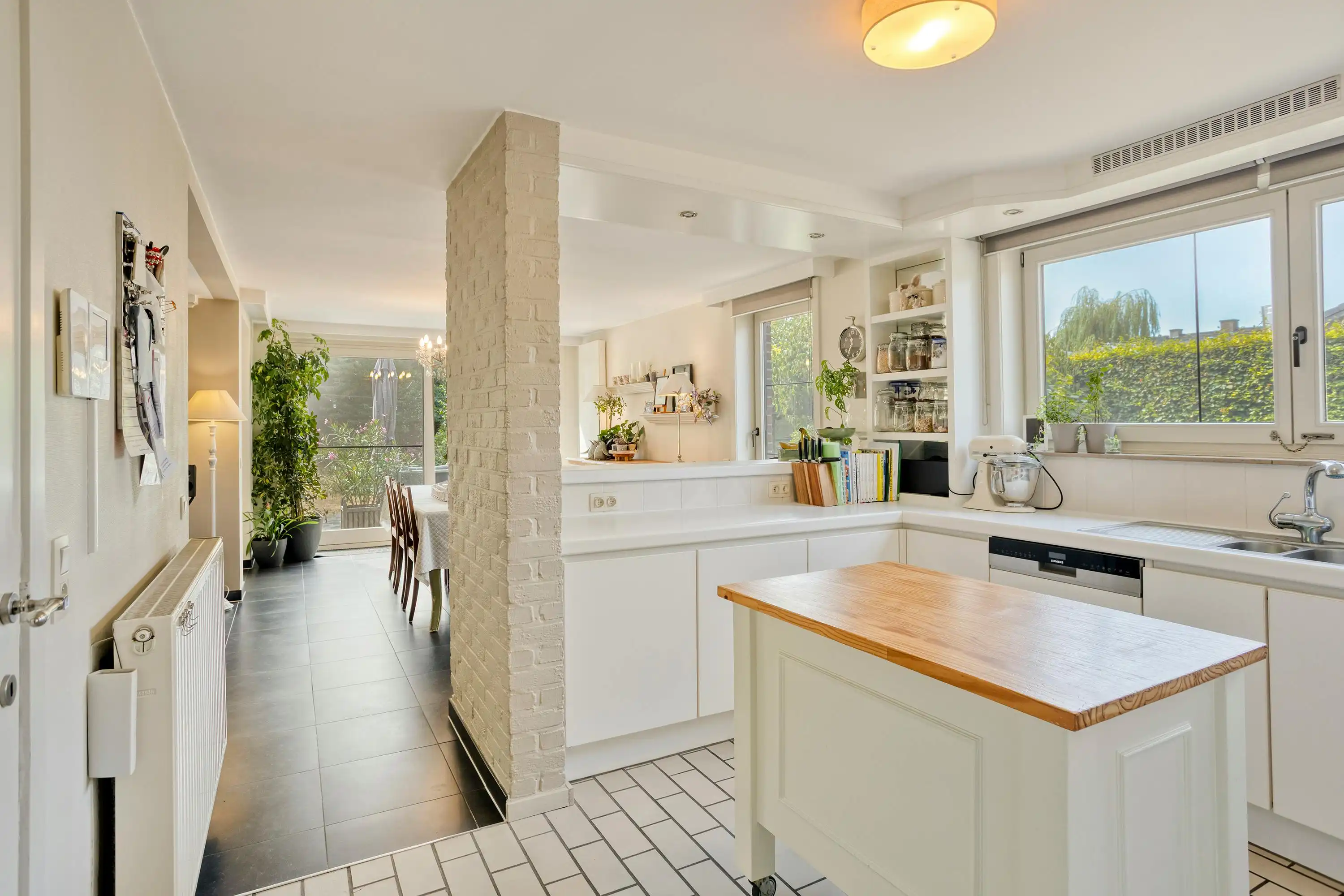 Instapklare gezinswoning met 4 slaapkamers en tuin te Kuringen foto 7