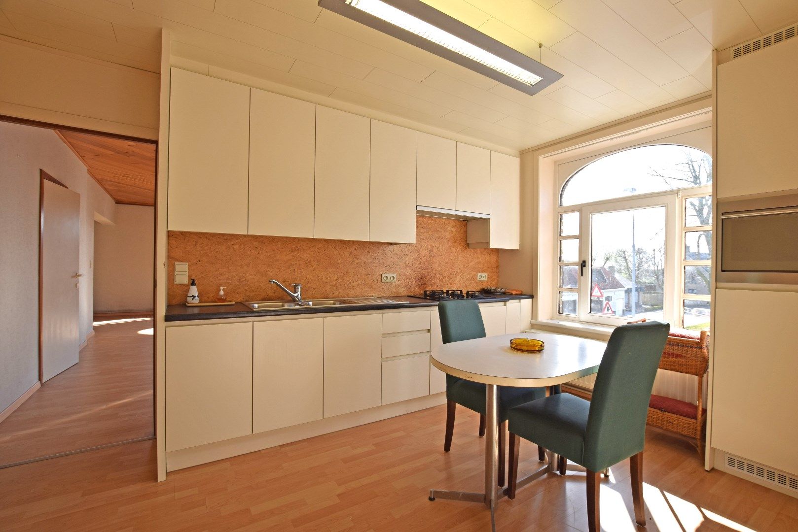 Uniek hoekpand met handelsruimte en woonst te Beerst (Diksmuide) op 470 m². foto 10