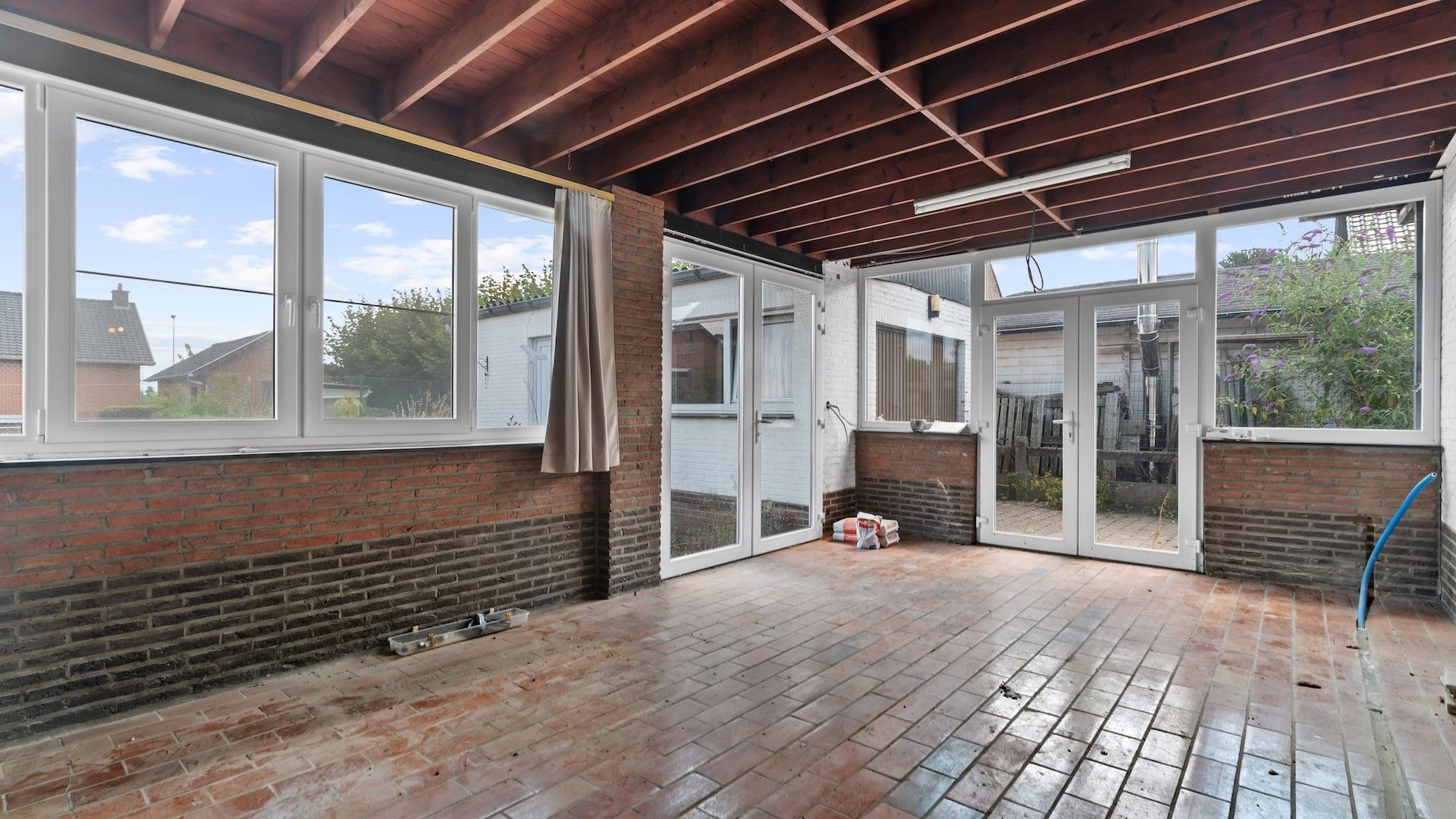 Te renoveren woning (O.B.) met 3 slaapkamers op 6a 48ca foto 22