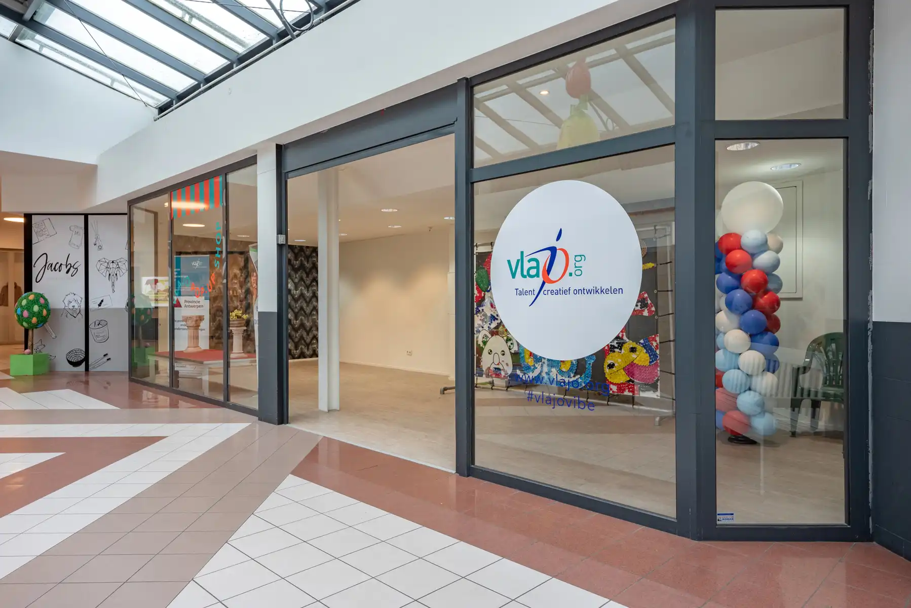 Commercieel gelijkvloers in de Shopping Promenade! foto {{pictureIndex}}