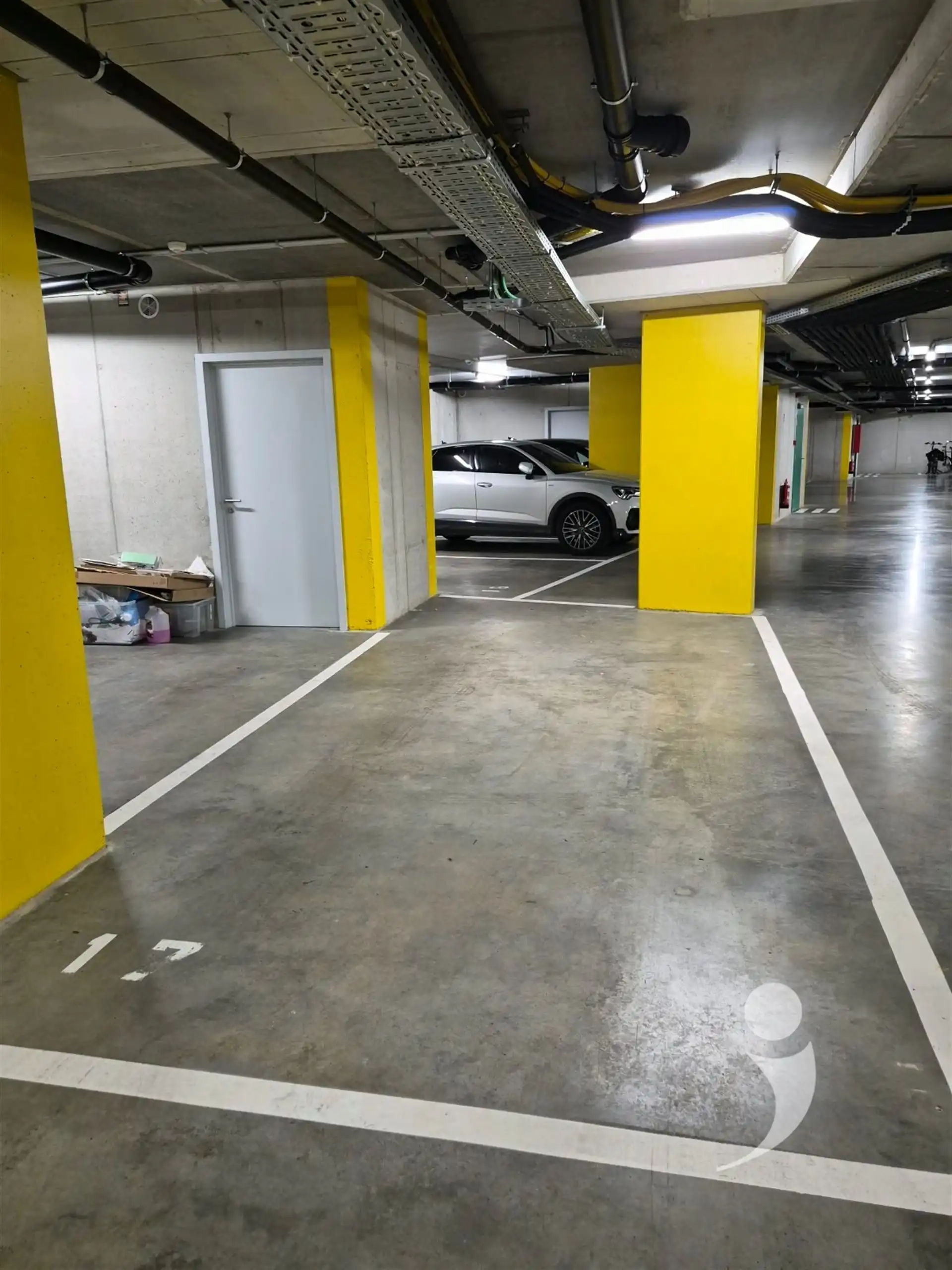 Recent gelijkvloers appartement met staanplaats voor de wagen foto 16
