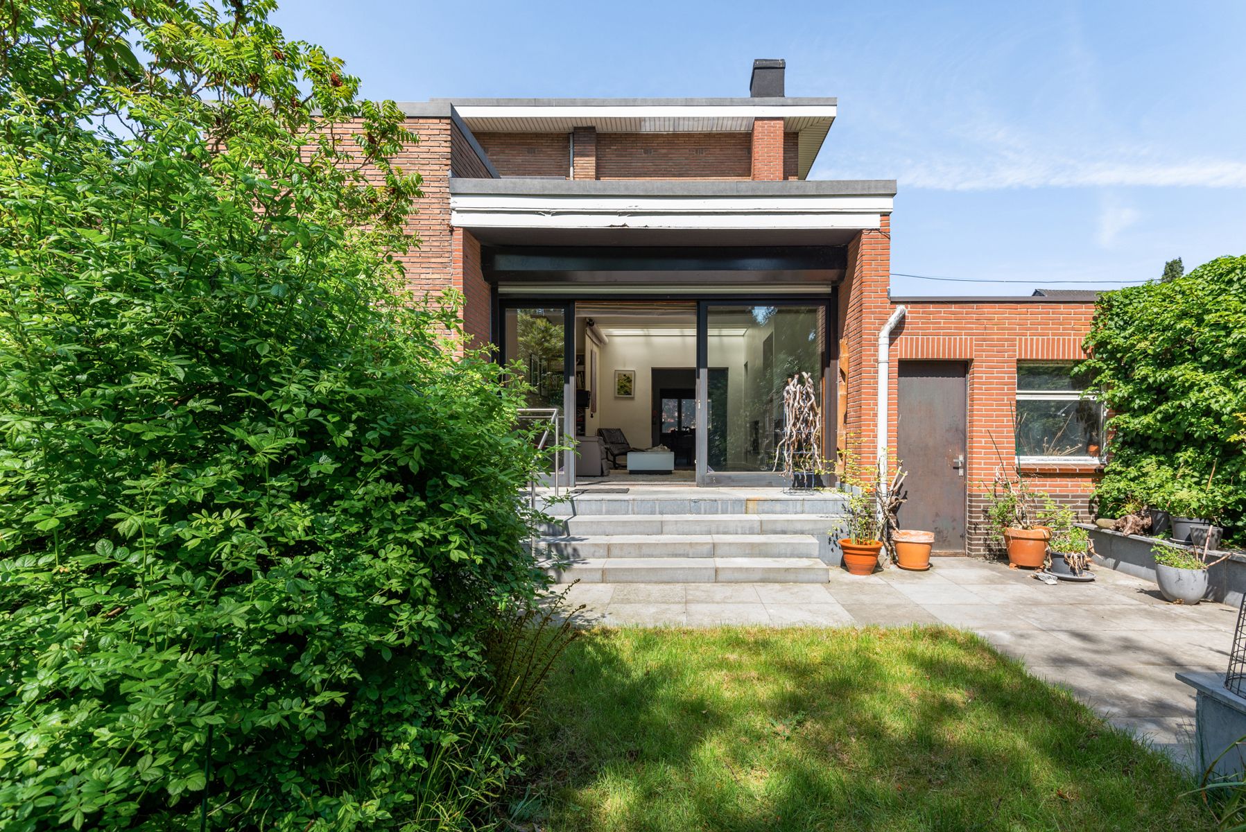Prachtige art-deco villa op goede locatie in Merksem foto {{pictureIndex}}