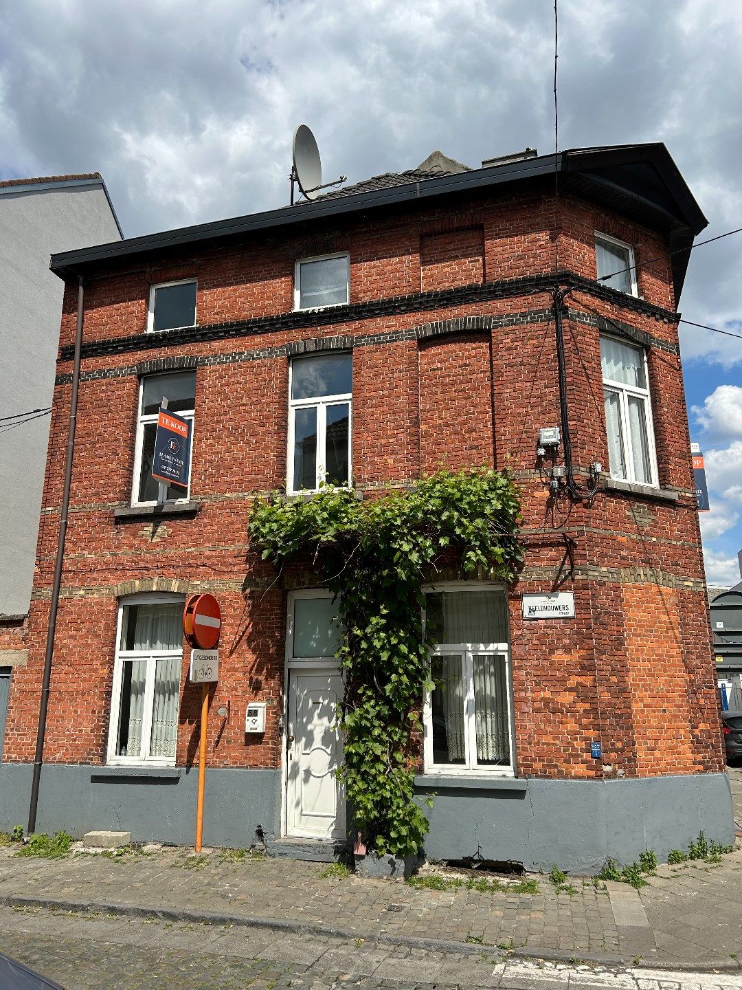Te renoveren woning in Sint-Amandsberg foto 2