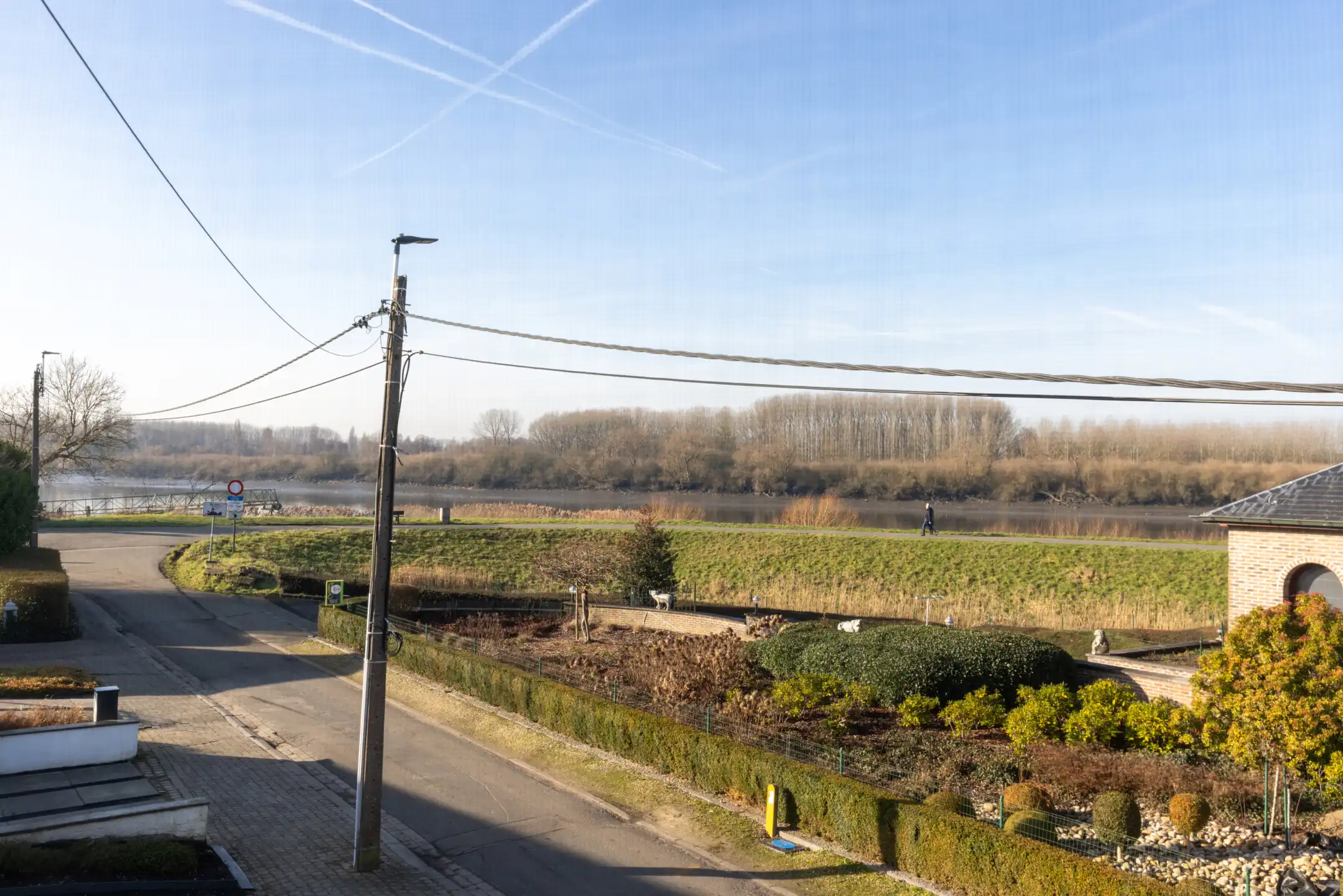 Ruime half-open bebouwing vlak aan de dijk van de Schelde foto 17