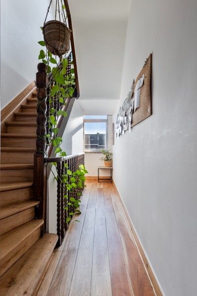 Ruim lichtrijk en karaktervol appartement dicht tegen het centrum foto 3