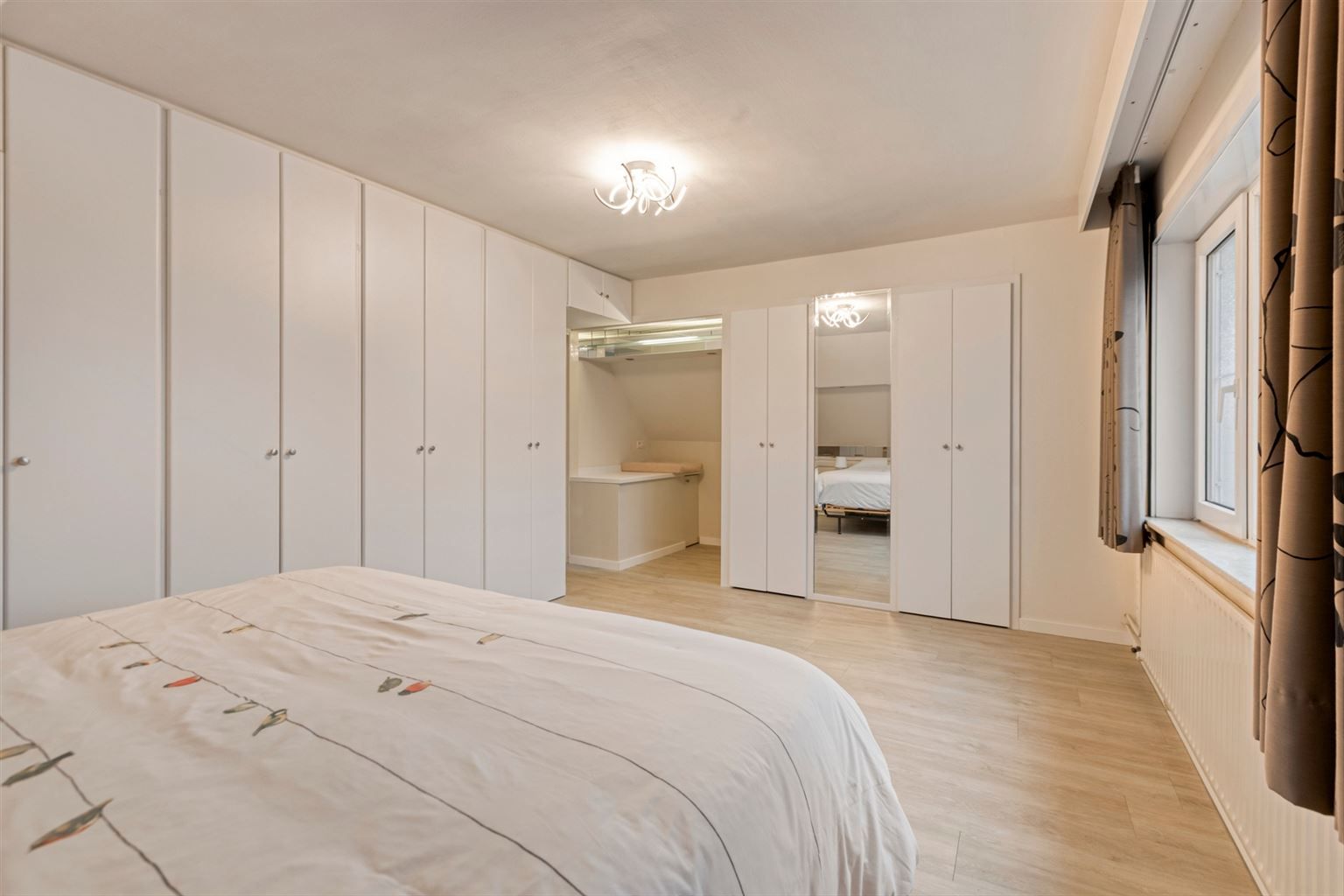 Vrijstaande woning met 3 slaapkamers, inpandige garage en een omheinde tuin, rustig gelegen nabij het centrum van Maaseik. foto 22