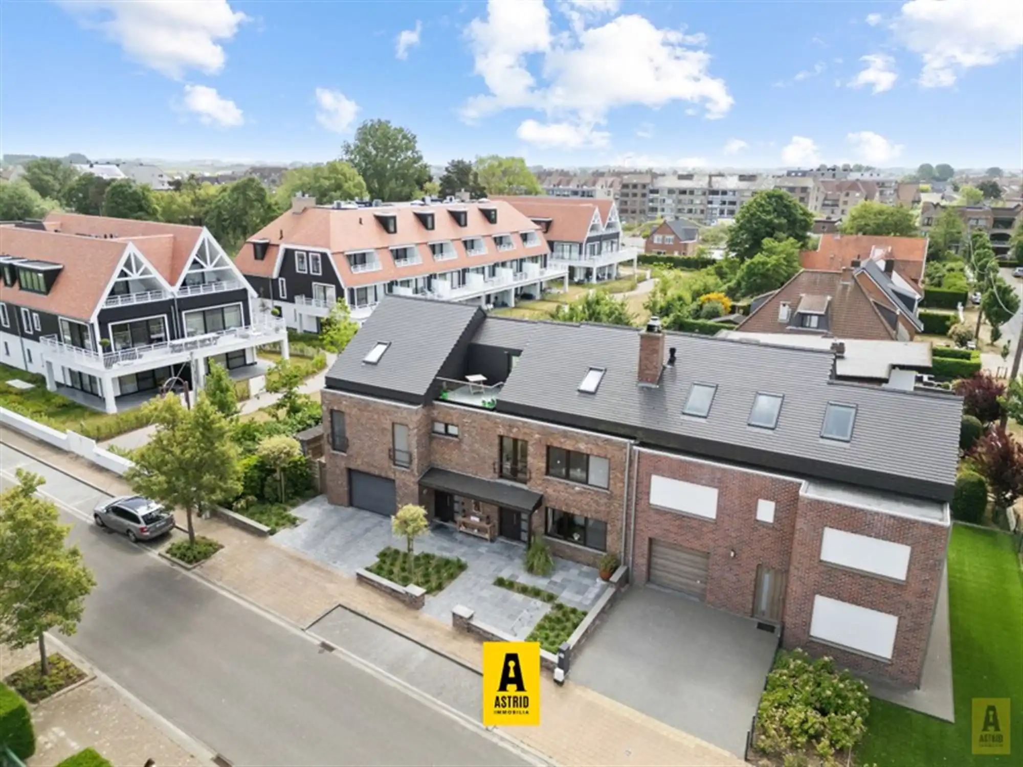 Karaktervolle voormalige dokterswoning met zee aan ruimte en mogelijkheden! foto 2