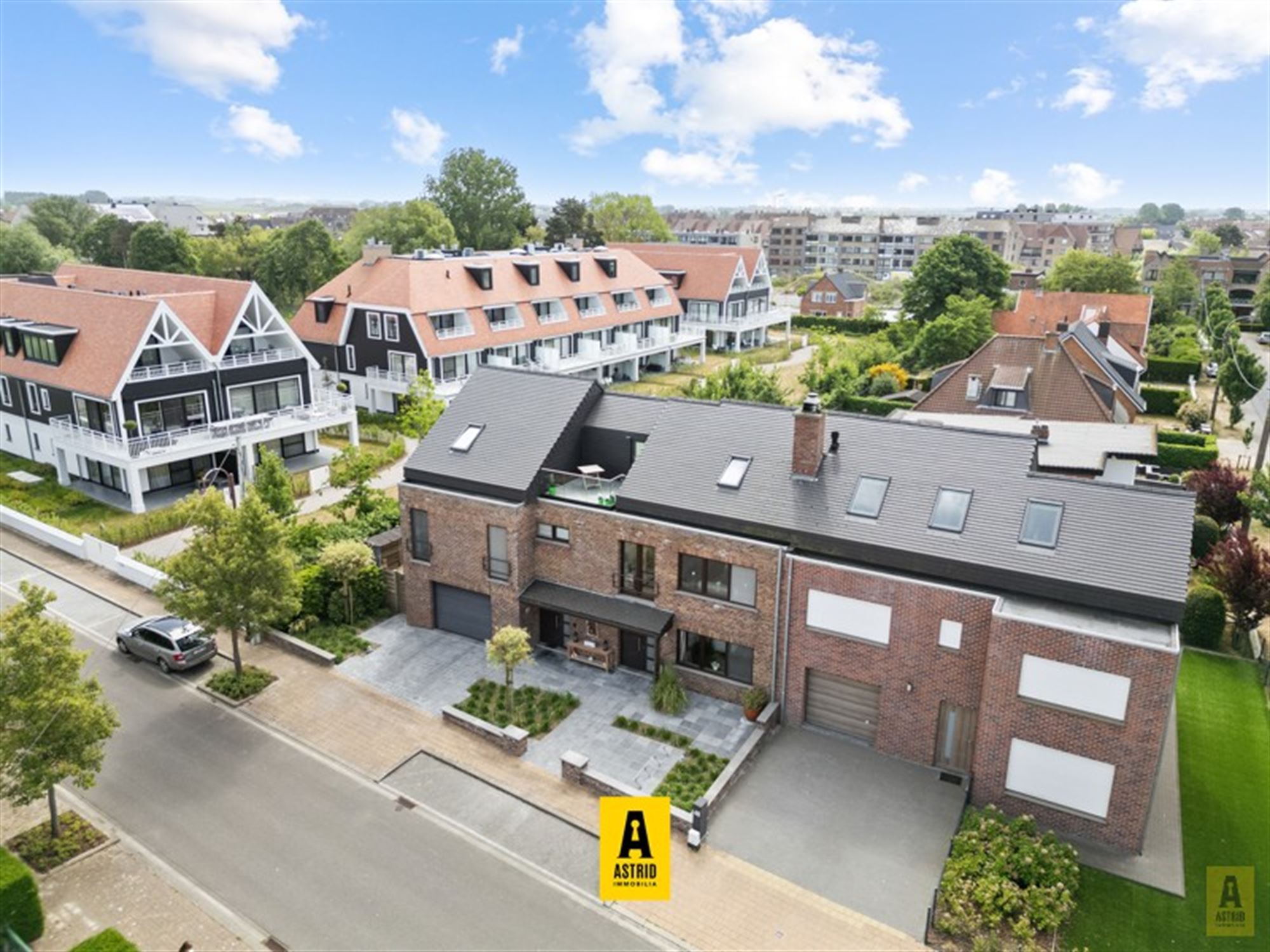 Karaktervolle voormalige dokterswoning met zee aan ruimte en mogelijkheden! foto 2