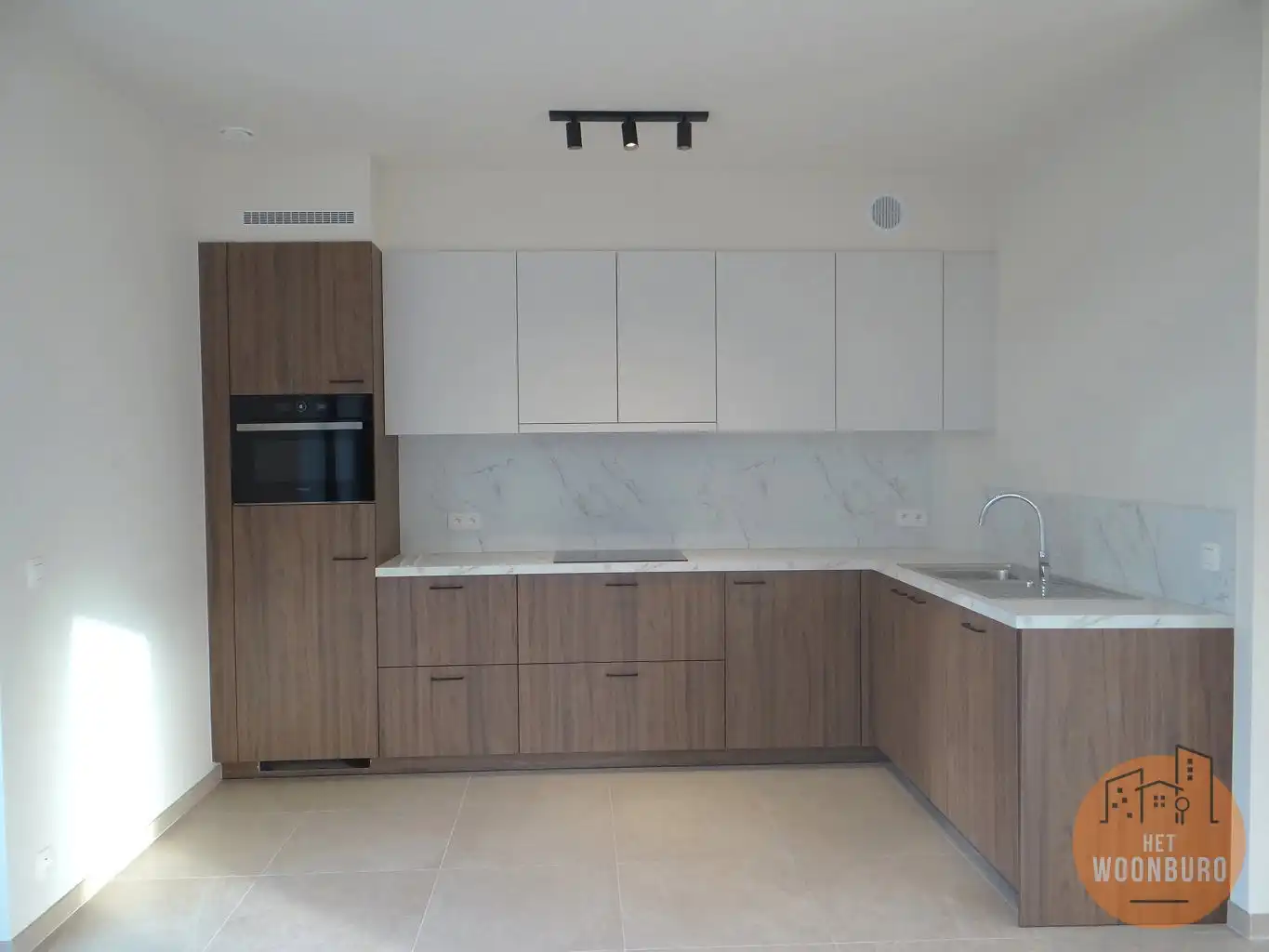 Halfopen nieuwbouw woning 2 slpks, bureau, garage en tuintje foto 3