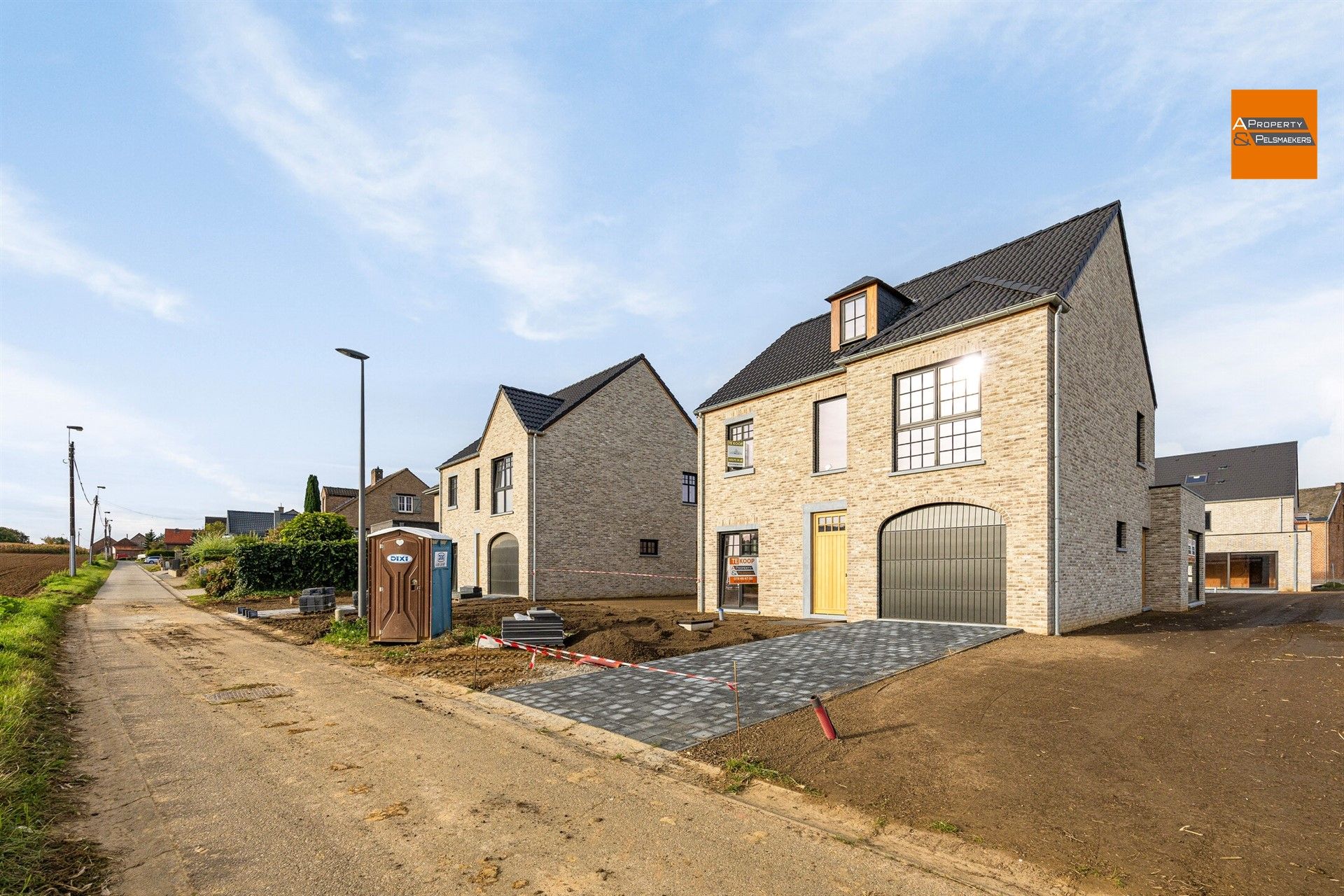 Nieuwbouwwoning met 4 slaapkamers foto 2