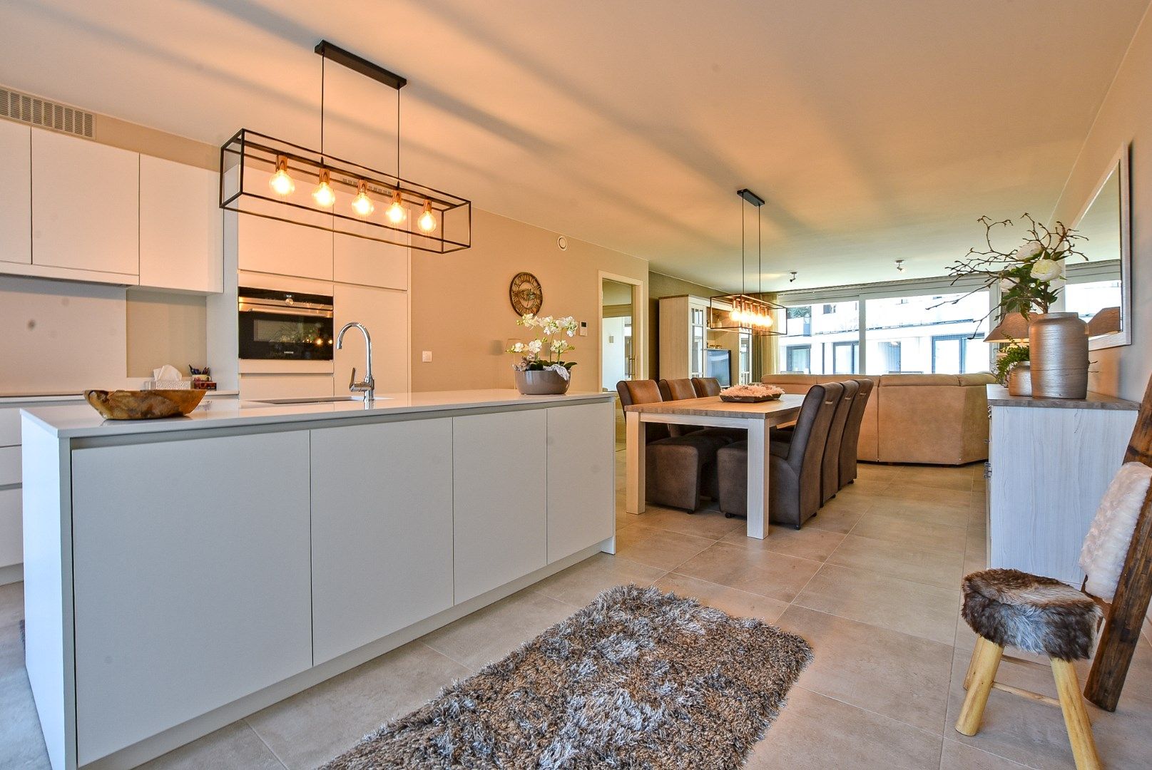 Stijlvol gelijkvloers appartement (2017) met tuin en twee terrassen in Nieuwpoort-Stad foto 2