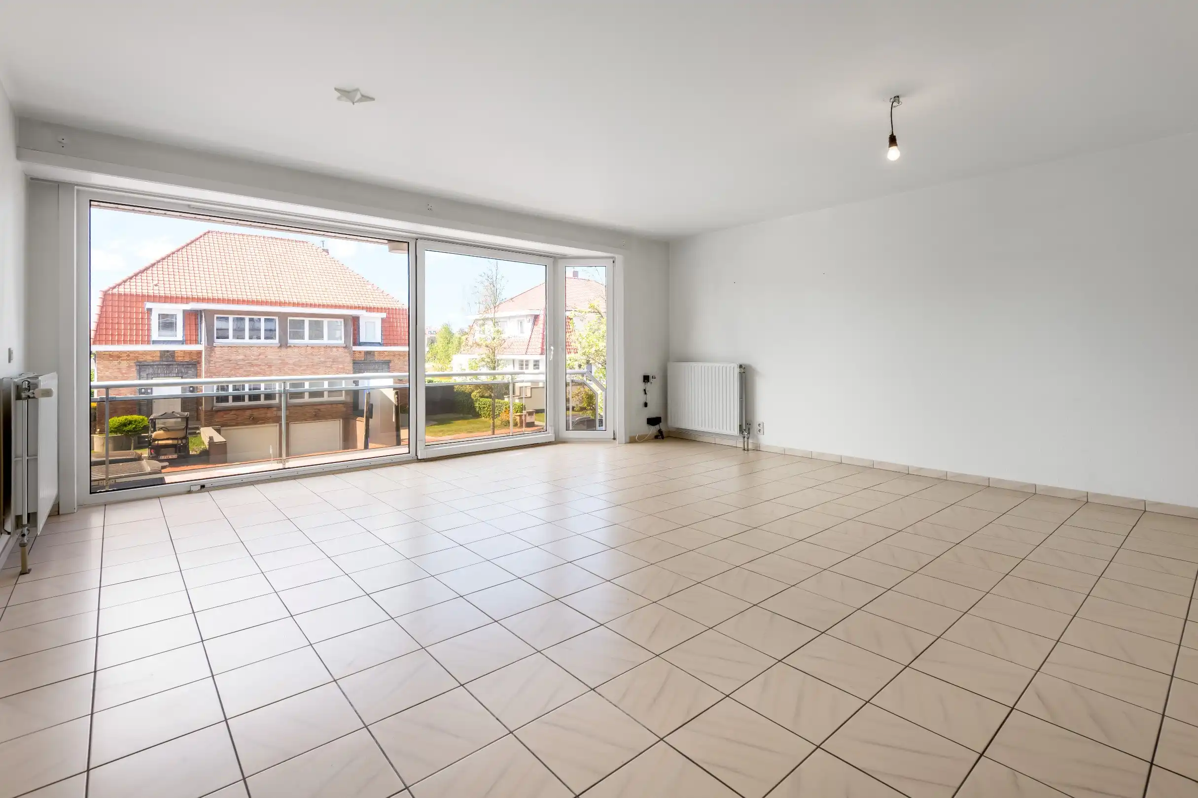 Zonnig, ongemeubeld 2 slpk appartement met prachtig zicht op het Zegemeer, inclusief garagebox in het gebouw. foto 3