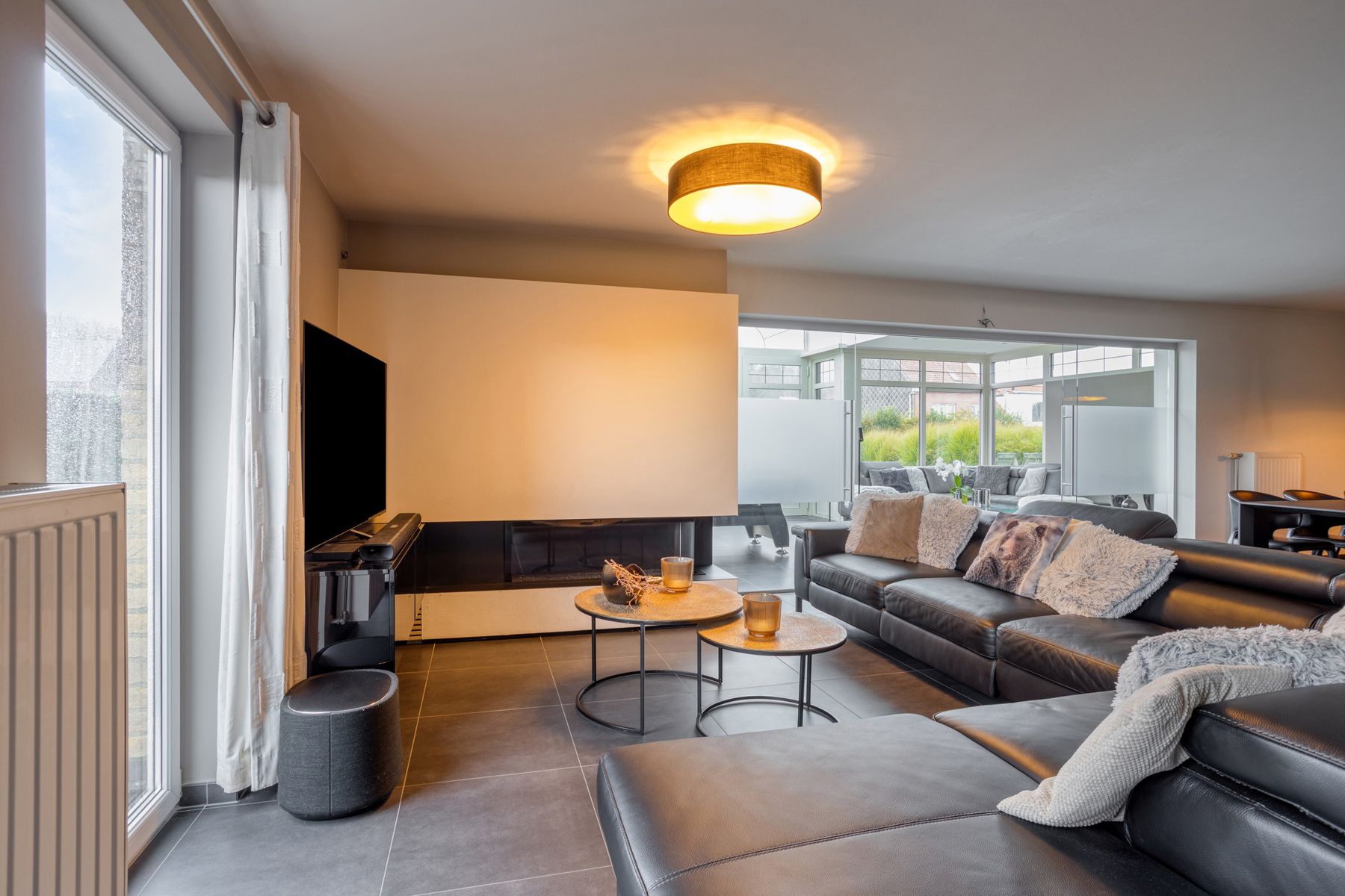 Landelijk gelegen ruime villa op 11a foto 3