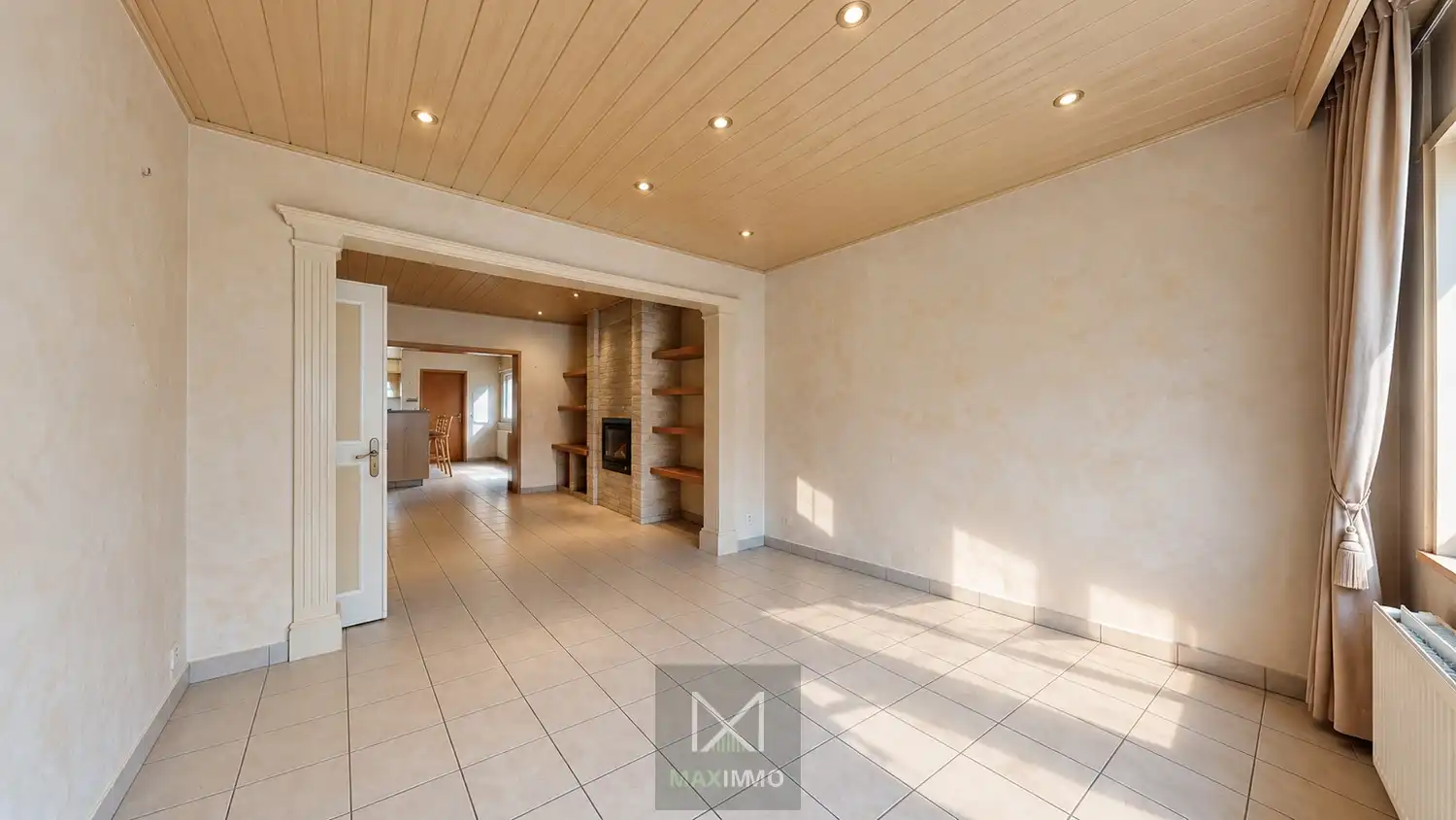 Ruime woning met dubbele garage, grote tuin en prachtig zicht op de velden foto 7