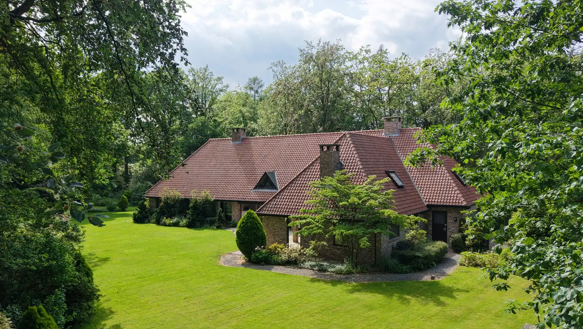 Exclusieve villa met gelijkvloerse master suite, prachtige tuin en uitzonderlijk wooncomfort foto 3
