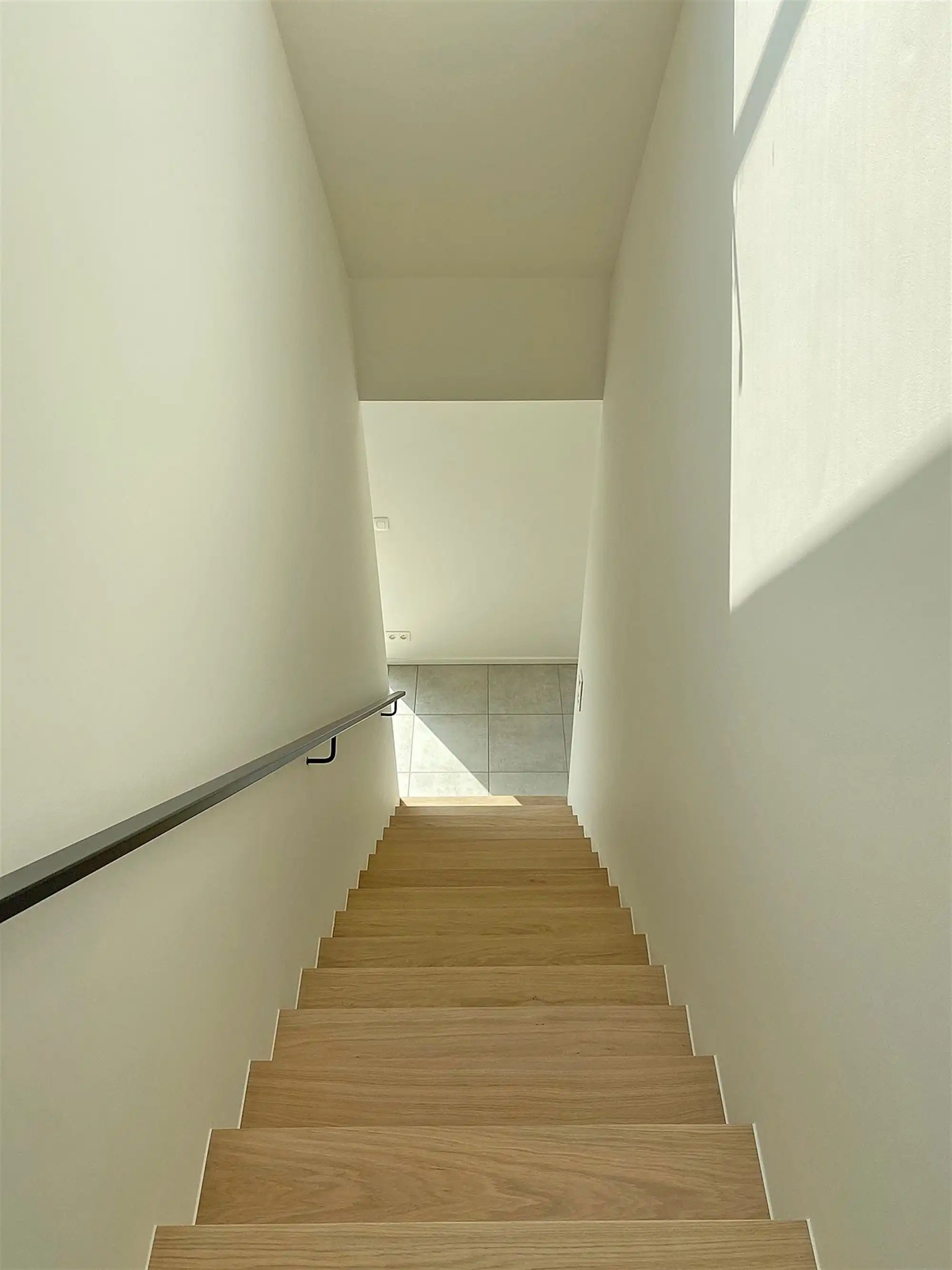 Instapklare DORPSWONING met 3 SLAAPKAMERS, TUIN/TERRAS, GARAGE & grote KELDER foto 14