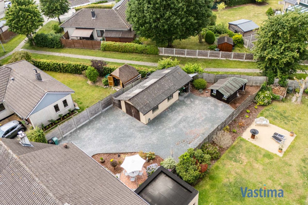 Halfopen gezinswoning met 3-4 slaapkamers en extra garage foto 32