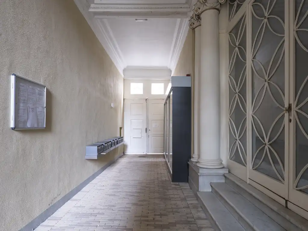 Karaktervol herenhuisappartement met terras en zicht op het stadhuis foto 14