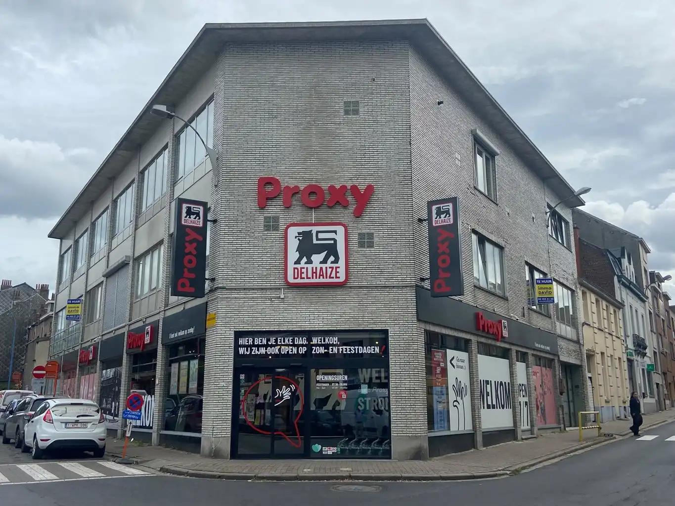 Gebouw voor gemengd gebruik pal in het centrum  foto {{pictureIndex}}