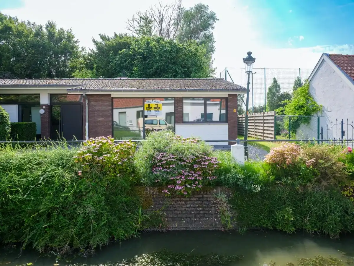 Lissewege – Voormalig dienstencentrum met potentieel langs het Lisseweegs Vaartje foto 3