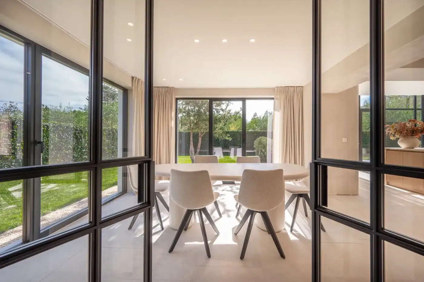Elegante gerenoveerde villa aan de rand van het Zoute genietend van alle privacy foto 2