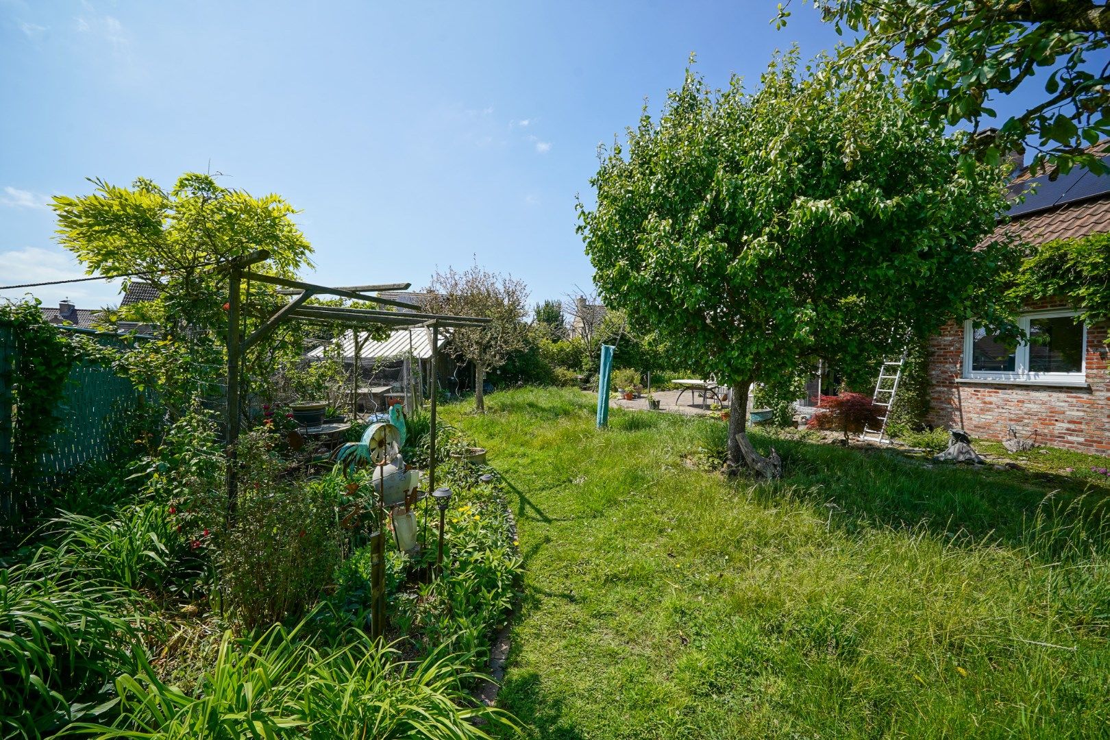 Ruime woning in Oudenburg met zongerichte tuin foto 3