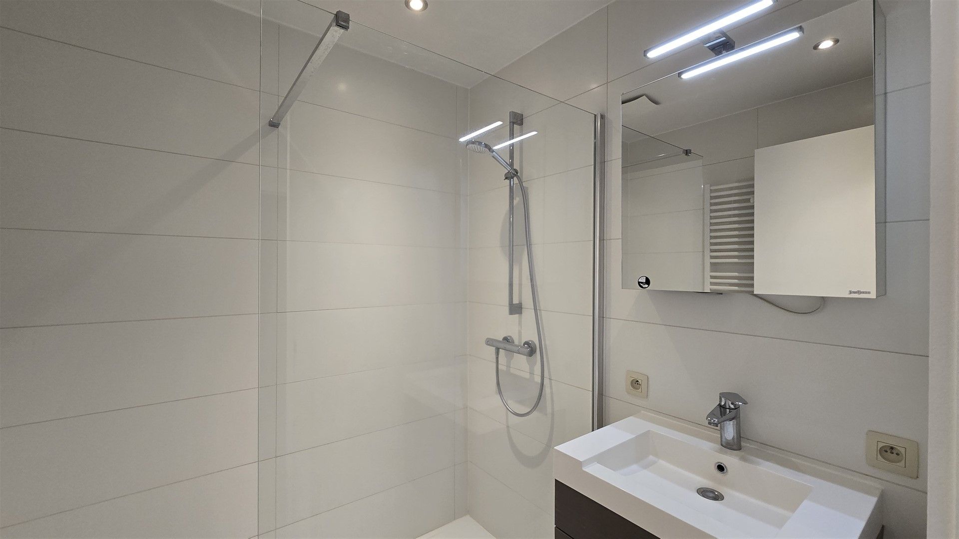 Moderne, energiezuinige woning (200m²) met 4 slaapkamers en tuin foto 16